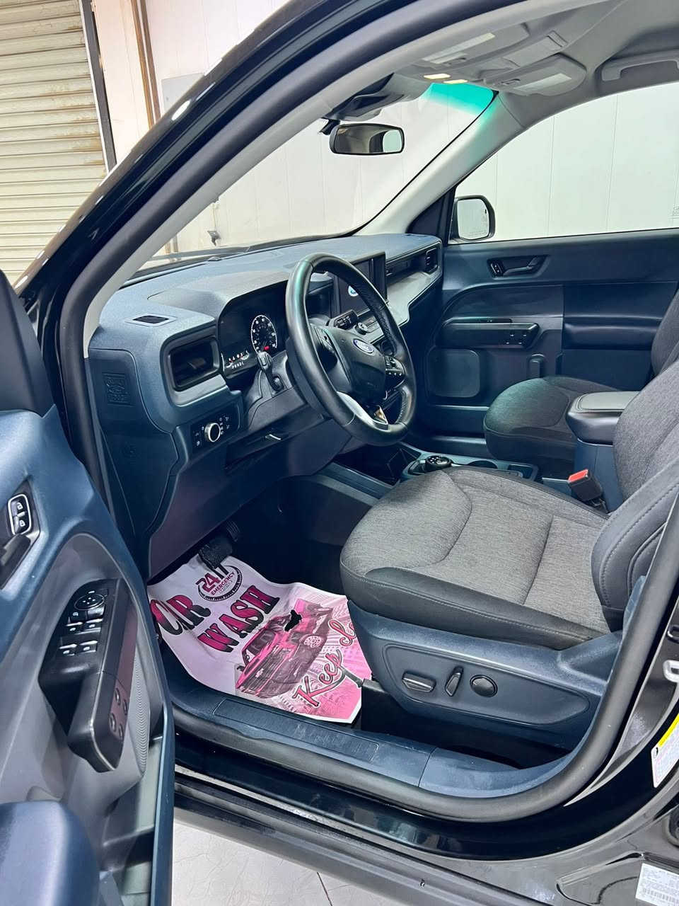 السلام عليكم ورمضان كريم 
فورد مافريك مواصفات XLTبلاك 
الضرر قطتين صبغ فقط
موديل 2024 
هايبرد 
شاشه 
كاميره 
سكان تحكم 
مانع تزلق 
مسار طريق 
تحديد سرعه 
رادارامامي 
رادار خلفي 
مرايا رادار
حساس خلفي 
ويلكب 
بريك بصمه  
سعر 195 ورقه 
الاستفسار 
***********
***********
