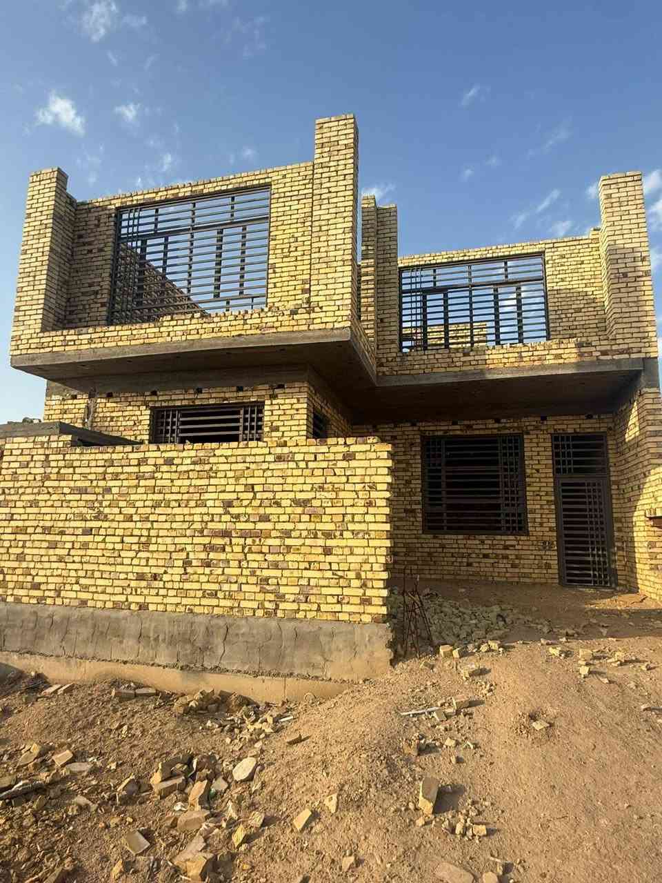 دار البيع المساحه المساحه 200 متر  في حي المغرب مقاطعه 14   السعر ب ١٣٠ وبي مجال الاستفسار على هذا الرقم   ***********
