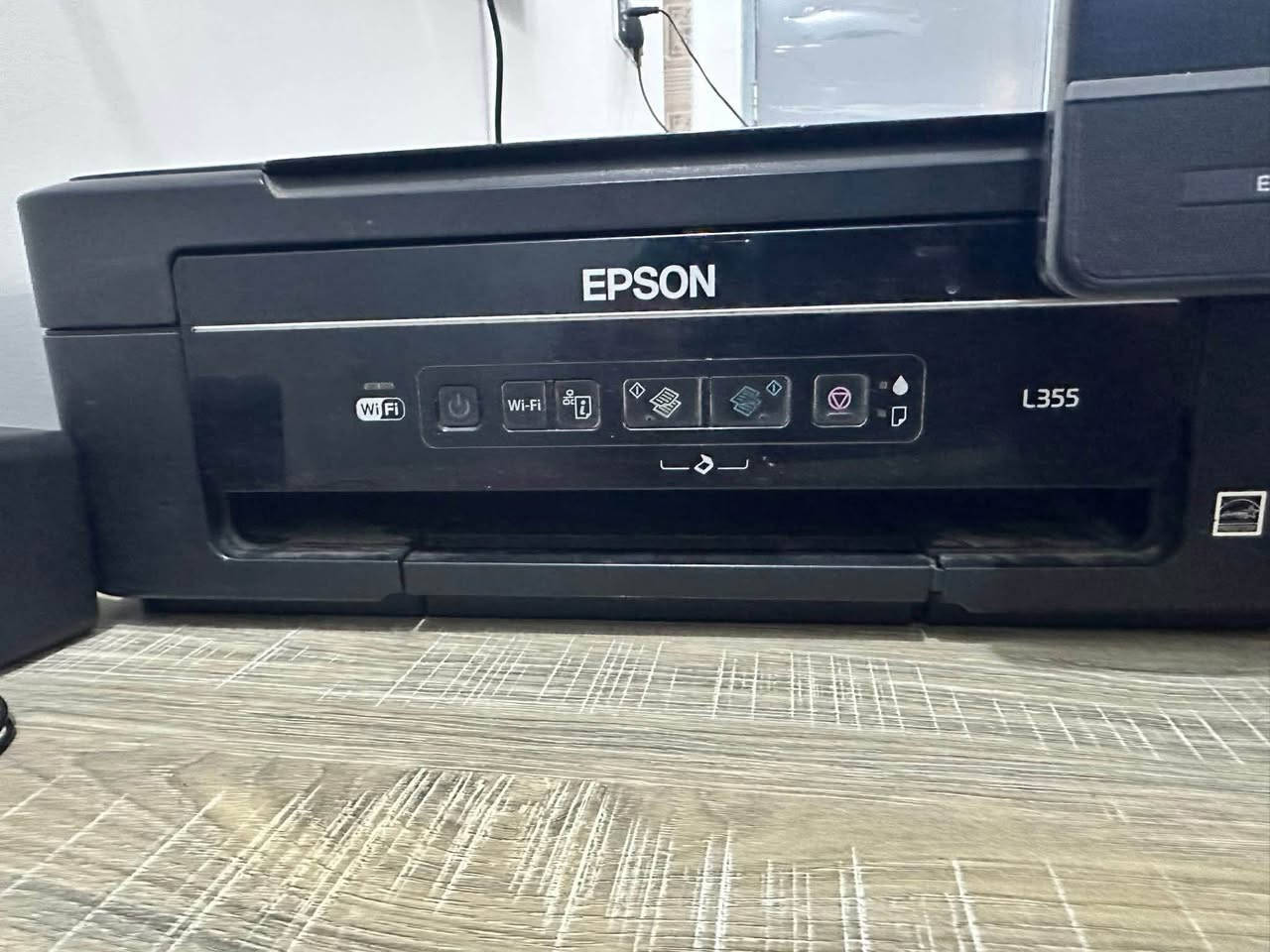 ابسون L355  طابعة نظيفة جدا دقة فول Dpi 5760×1440 
سكنر + وايفاي + USB 
الحبر خزانات وليس كاترج اقتصادية  
140 وبيها مجال دكمة تشغيل تشكل شوية مرات 
مزيد من تفاصيل راسلني ادزلك مقاطع


**إذا كنت صاحب هذا الإعلان وتريد حذفه لأي سبب، رجاءا أرسل رسالة إلى الدعم الفني**