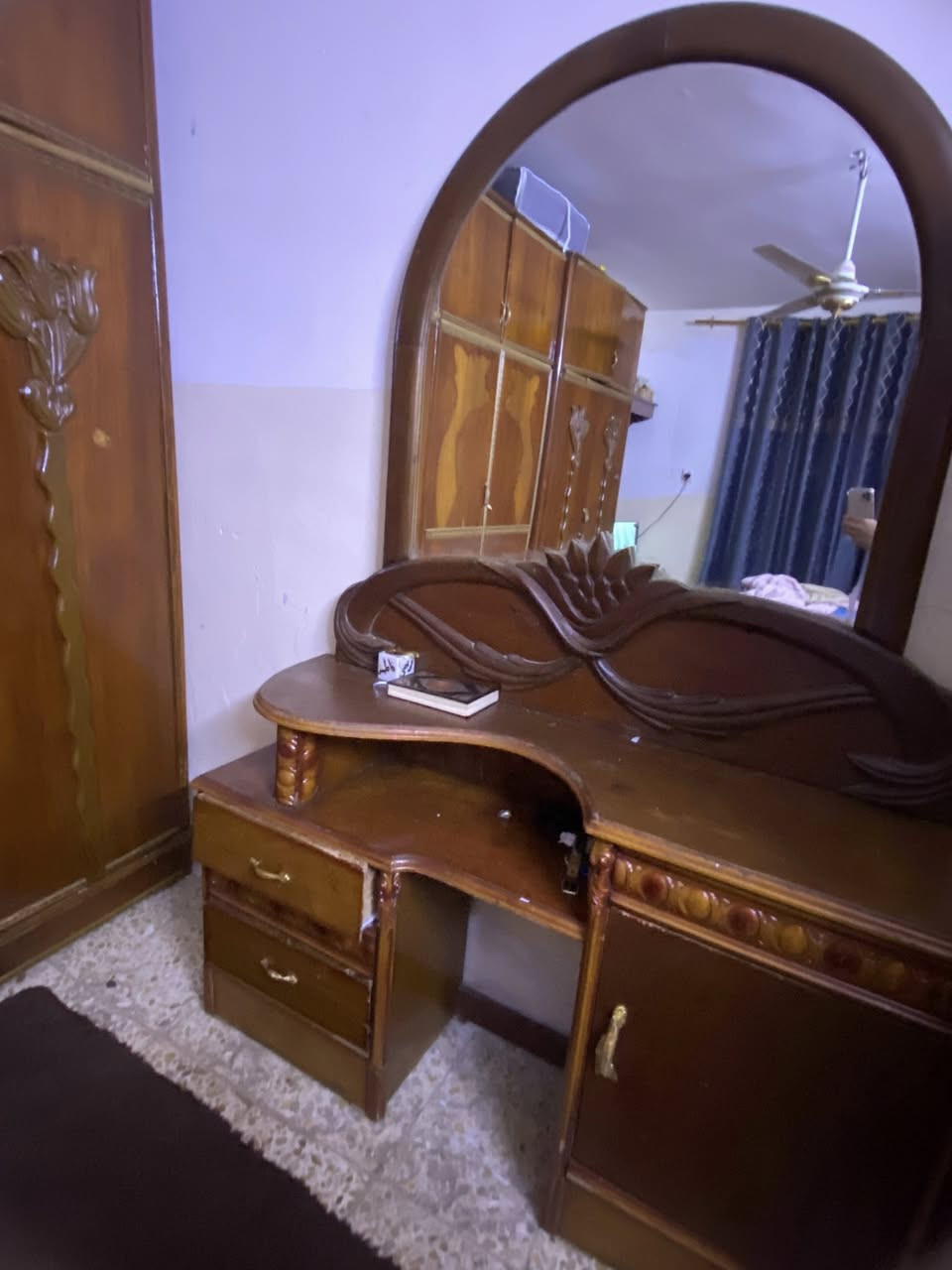 السلام  عليكم عندي غرفه أخشاب صاج عراقي نضيفه وقويه كنتور ٦باب مع ملحق وميز تواليت وجربايه مع الدوشك وتعلاكه  السعر ٤٥٠وبيه مجال المكان بغداد الأمين الثانيه راسه المعلمين مجمع ال٤٠٠


**إذا كنت صاحب هذا الإعلان وتريد حذفه لأي سبب، رجاءا أرسل رسالة إلى الدعم الفني**