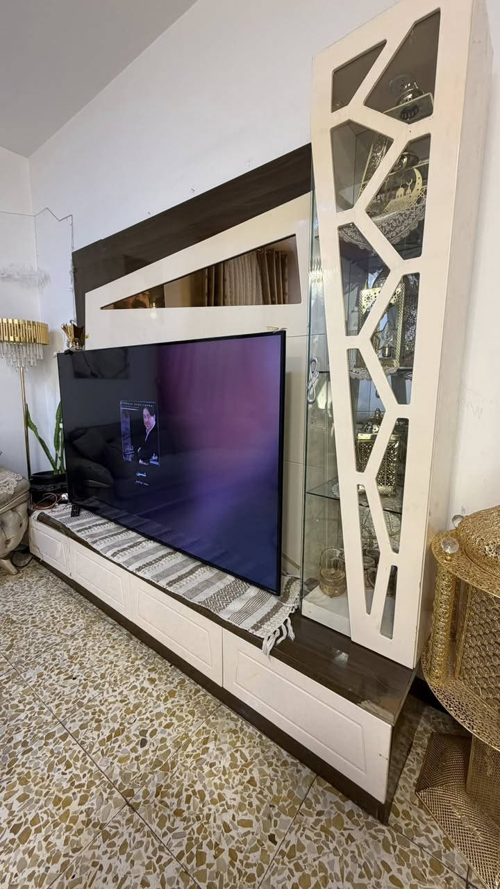 السلام عليكم عندي هاي البوفيه للبيع تركيه وتشتغل بيها اناره هم واحد من الجرار بي ضرر فقط السعر 300 وبيها مجال العنوان اليرموك 
***********
