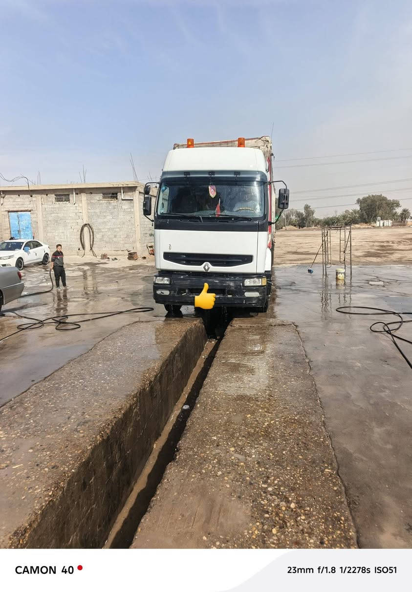 السلام عليكم للبيع رينو موديل2002 كامله راس وحافظه
مكينه انجكتر ابلادي كير حصيره رقم واسط تحويل ثاني يوم 
مكان السياره واسط العزيزيه 
السعر 130وبيها مجال 
***********
