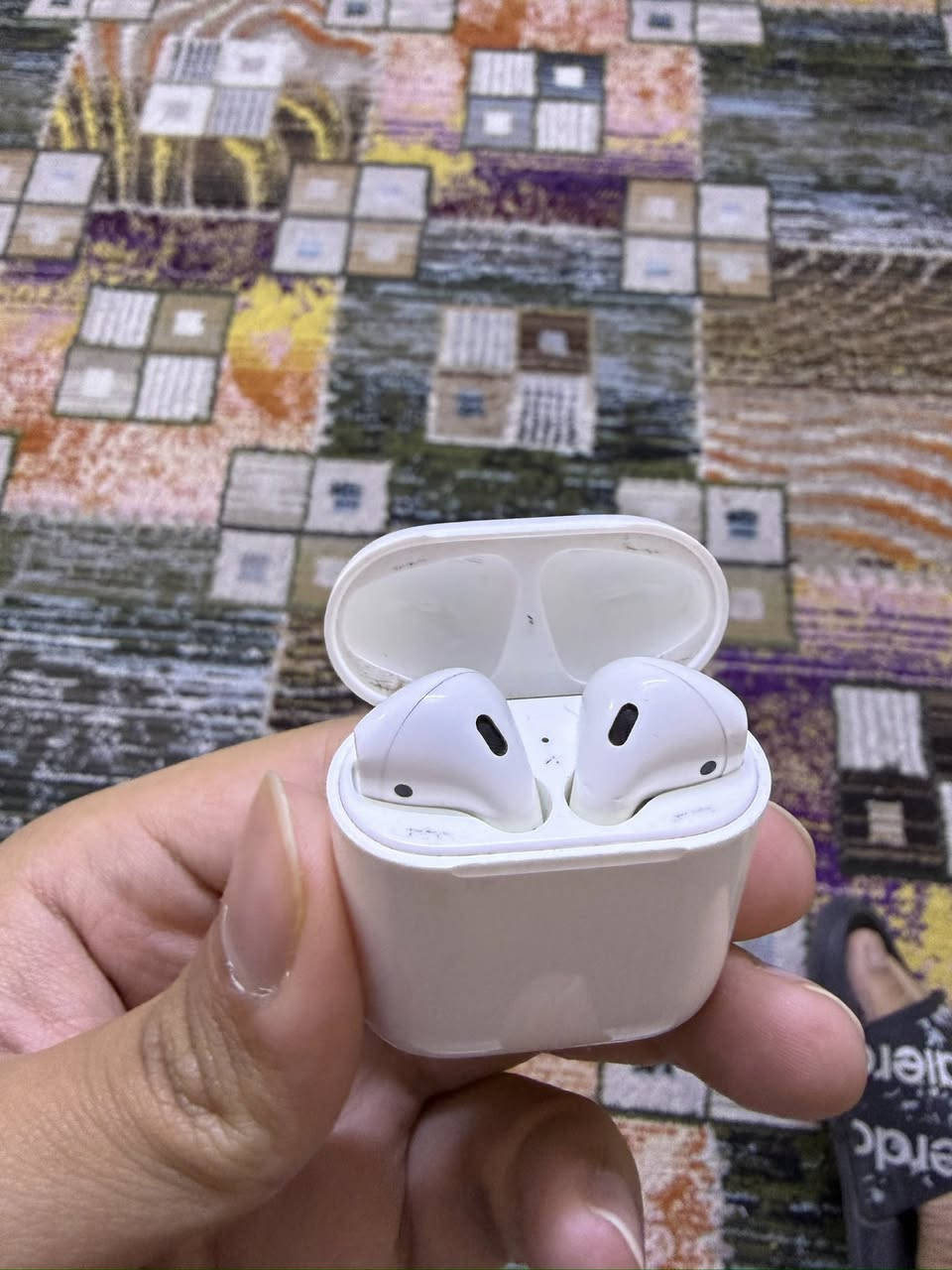 السلام عليكم 
ايربود 2
السماعة بيها مشكلة بسيطة التك اليمنة يخلص شحنة قبل اليسرة بفرق تقريبا ربع ساعة
السماعة شي على شي وحسب عمرها نظيفة وموضحة بالصور كلشي
السماعة بدون ملحقات واذا تحب افحصها وين متريد
سعرها 50


**إذا كنت صاحب هذا الإعلان وتريد حذفه لأي سبب، رجاءا أرسل رسالة إلى الدعم الفني**