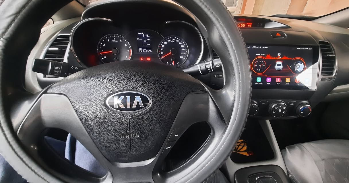 سلام عليكم ورحمة الله بركاته 
للبيع كيا سيراتو موديل 2014 سياره نظيف جدا مابيها اي صبغ ولامبدل اي قطعه ماشي 163 الف محرك والكير شرط بيها دفتر بنزين وسياره باسم شحص واحد تحويل مباشر 
رقم موبايل/ ***********
