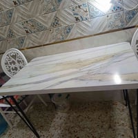 ميز طعام • نظيف