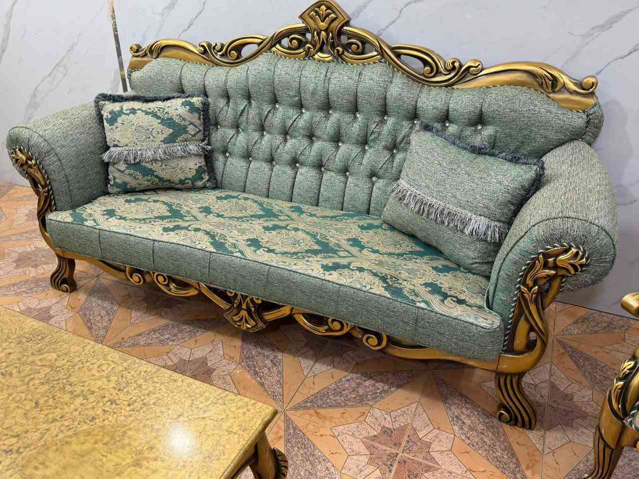 تخم زان تركي ١٠ مقاعد مع ميز وسط اخو الجديد نضافه فول *********** بغداد, العراق
