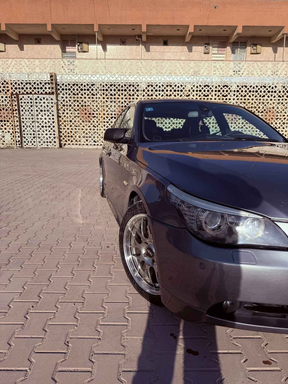 السلام عليكم
BMW e60 528.   N52    مودل 2008
فول مواصفات وارد أمريكي 
تحكمات ستيران كروس سرعه 
شاشه أندرويد اصليه c3
كير كوبرا اوتو عادي 
كهربائياته كله بلاد بدون جطل 
محرك نضيف جدأ بدون بخار ولا تنقيص ولا دوانز 
غرفته بلاد شركه جلد كنتاره + كهرباء وتدفه + بطين البيبان جلد 
ويل 2زايز بوس 
مري قلاب وإنارة المرايه الوسطيه اوتو دم 
تبريد أمام خلفي ثلج 
لد نهاري اوتو 
السياره التشغل بصمه 
فتحه بالقماره 

حادثه باب السايق ودوسه ضرر بسيط وربع من الجاملغ الخلفي 
شواصي ولغود وتكم مكفوله 
مصبوغه عام توحيد لون 
السياره بدون نقص  كله شغاله من محرك كير كهربائيات كامله 

رقم بغداد بسمي سنويه وهزه ورقم جديد 
ثاني يوم احولك 
مكان السياره بغداد الأعلام شارع البداله 
رقمي *********** 
السعر 118 بيه مجال لشراي

