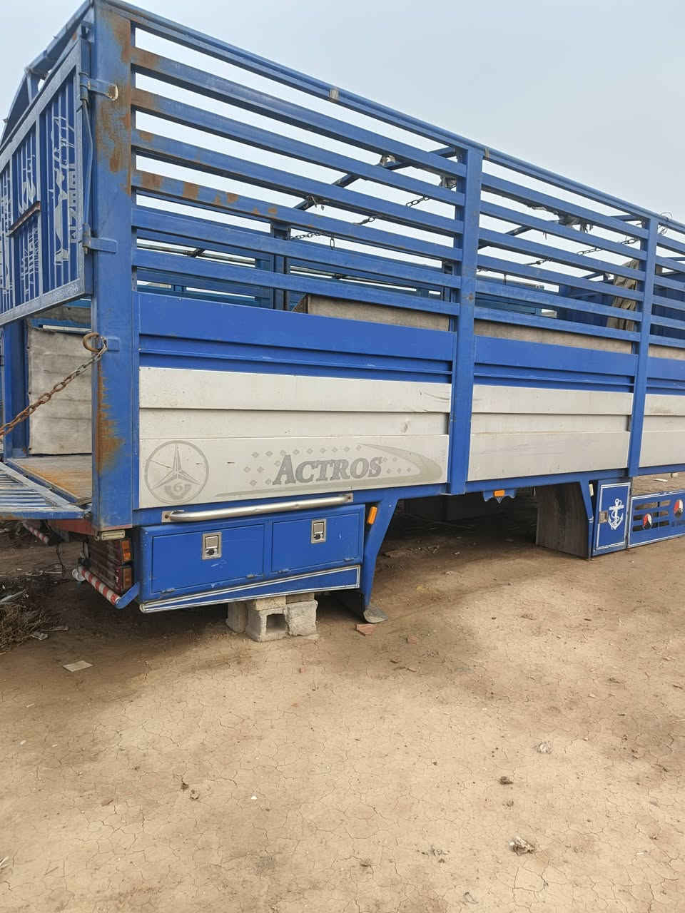 بدي للبيع
طول 7.35
عرض 2.57
ارتفاع 2.40
***********
