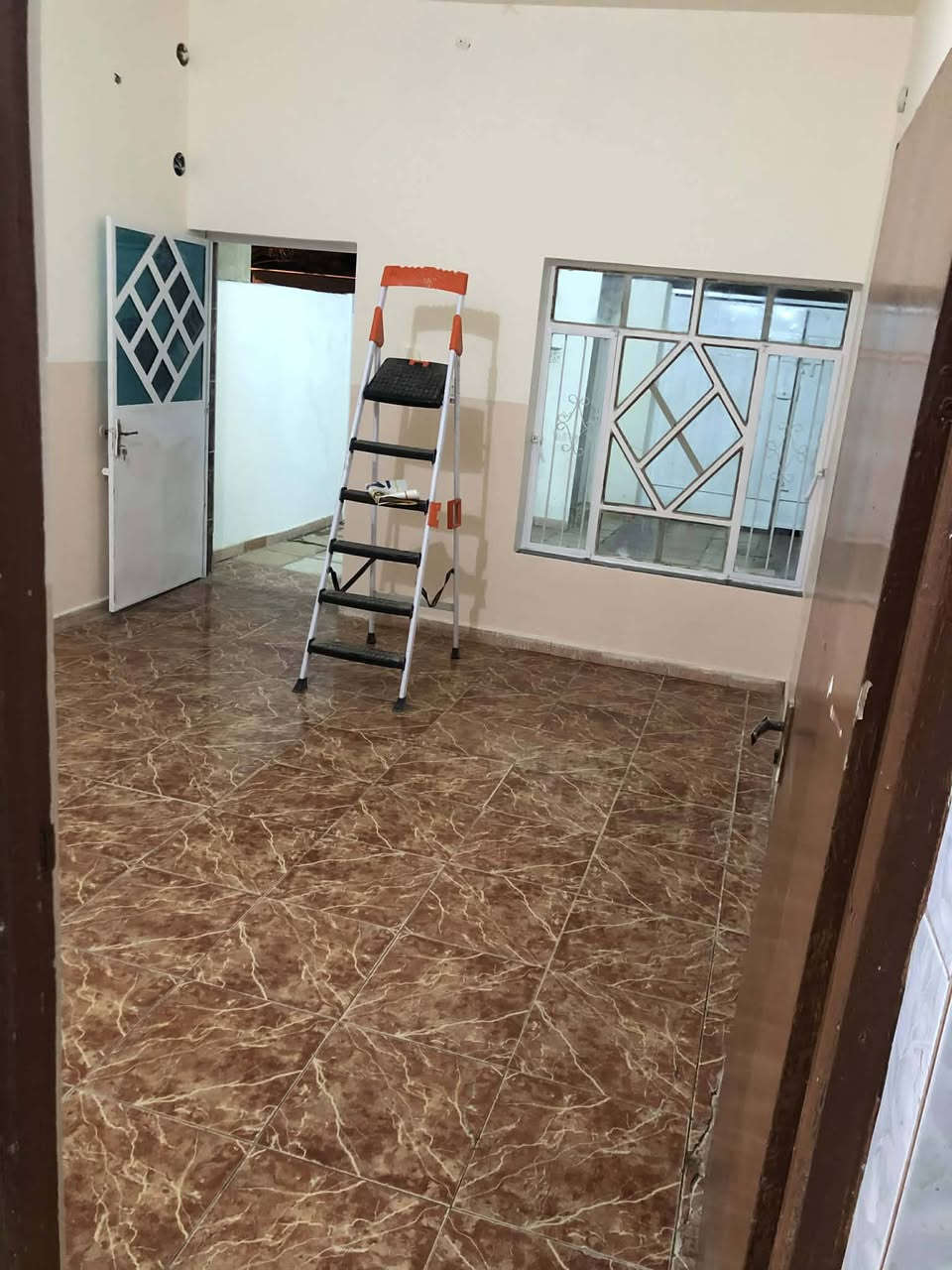 اللهم صل على محمد وال محمد
🏡 مشتمل 100 متر للبيع – حي المهندسين
📍 شارع 20 م، مقابل فرع 10 م
يبعد 40 م عن شارع المهندسين الرئيسي التجاري
مقابل دائرة الإسكان سابقًا
✨ يصلح سكن أو روضة / مشروع تجاري
واجهة وسياج مغلف سيراميك
مطبخ مغلف بالكامل سيراميك
صحيات داخلية وخارجية سيراميك
أرضية سيراميك بالكامل
📞 للاستفسار التواصل خاص


**إذا كنت صاحب هذا الإعلان وتريد حذفه لأي سبب، رجاءا أرسل رسالة إلى الدعم الفني**
