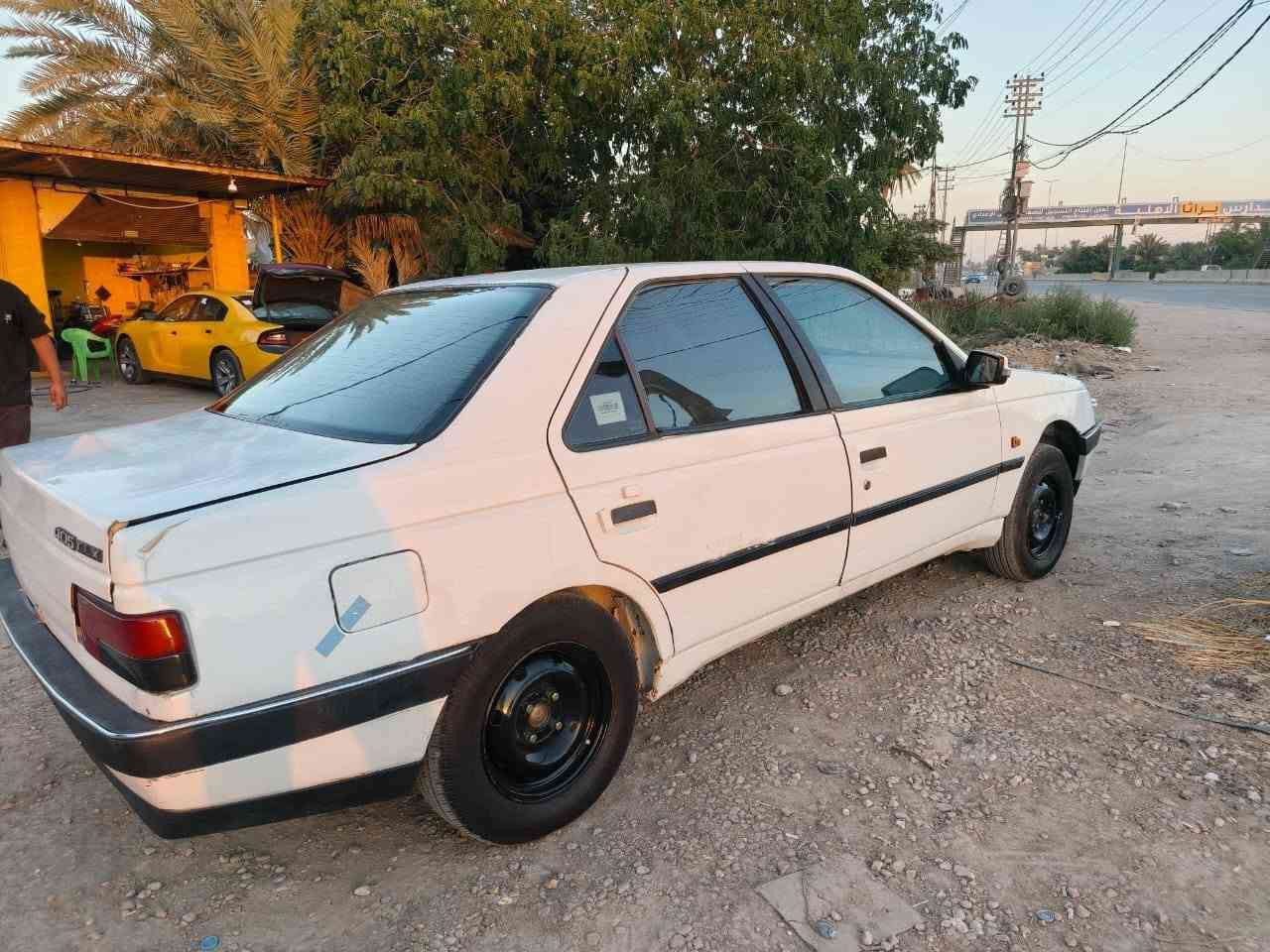 السلام عليكم بيجو 405 السياره نضيفه وبلاديه ممبدل بيه ولا قطعه المديل 2010مكاني نجف بيه جاملغ خلفي  تدفه تبريد شغال  السياره خير من الله سنويه صاقطه السعر 40 وبيه مجال حك الجيه مكاني نجف رقمي ***********
