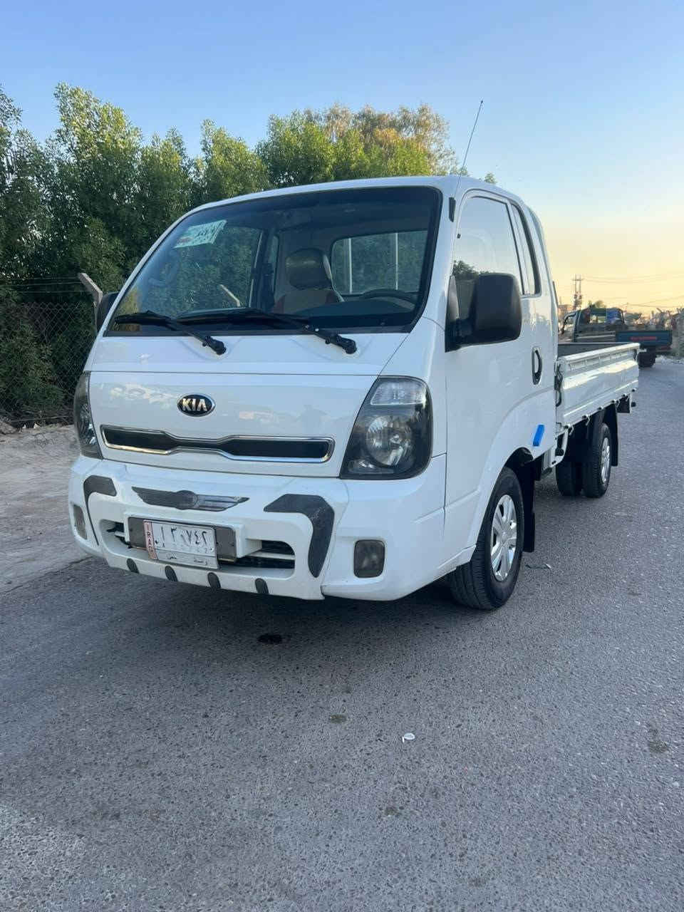 السلام عليكم كيه موديل 15 رقم واسط محرك 2700 السيارة جديدة كلش بدون صبغ بدون تبديل بدون حادث محرك وكير وكسن وشاصي وكشر كفاله عامه تبريد ثلج تخم تاير جديد عنوان بغداد حي الامين السعر 110 وبيها مجال بصيط *********** اذ مو تحويل لا تخابرني
