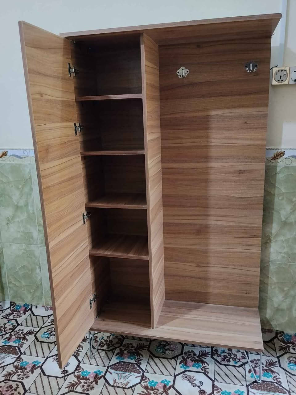 زاويه تعليك مع كنتور باب واحد خانات 
سعر ٨٥ الف
عنوان الزبير *********** الزبير, البصرة
