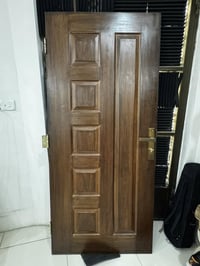متاح باب خشب عمل نجار مستخدمه شهر فقط ومابيها اي ضرر ولاشخط ب٨٠ وبيها ...