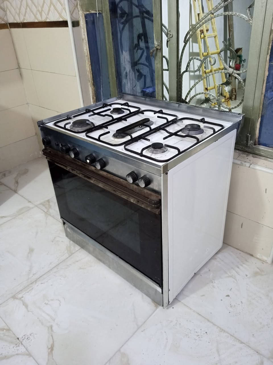 السلام عليكم ...
طباخ عشتار 5 مشاعل وفرن الاصلي كله شغال ع الفحص نضيف جدا للاستفسار اكثر يرجا مراسلة الصفحه او الاتصال ع الرقم *********** وات ساب
