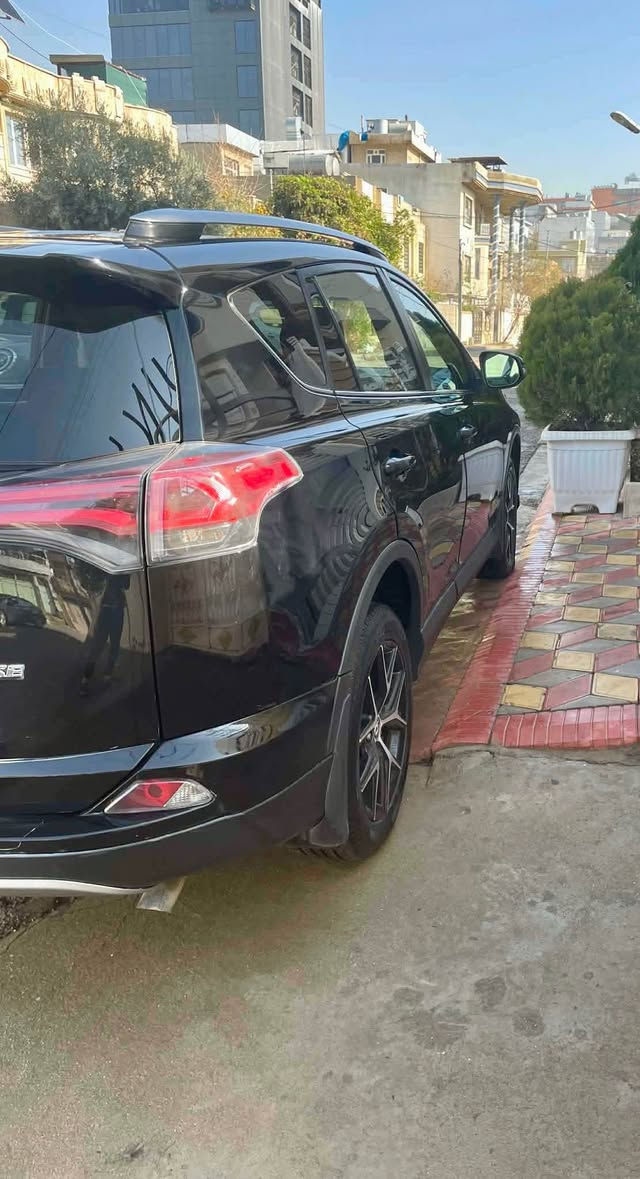 توێۆتا ڕاڤ4 مۆدێل 2018  Se  
سڵایت  بەسمە و دەرگا بەسمە كوشن جلد و كوشن سارد و گەرم و كارەبا ڕادار و ناوچەی كوێر  سنوق جەگ  چەندین مواسەفاتی تر 
تەنها یەك پارچە بۆیاخە دوو جێی بچوك سارد سەنەوی ڕەقەمی تازەیا تا كۆتای 2029 دینار مەسرەفی تیا نیە 
نرخ 174 مەجال 

ژ.م *********** 
*********** السليمانية, العراق
