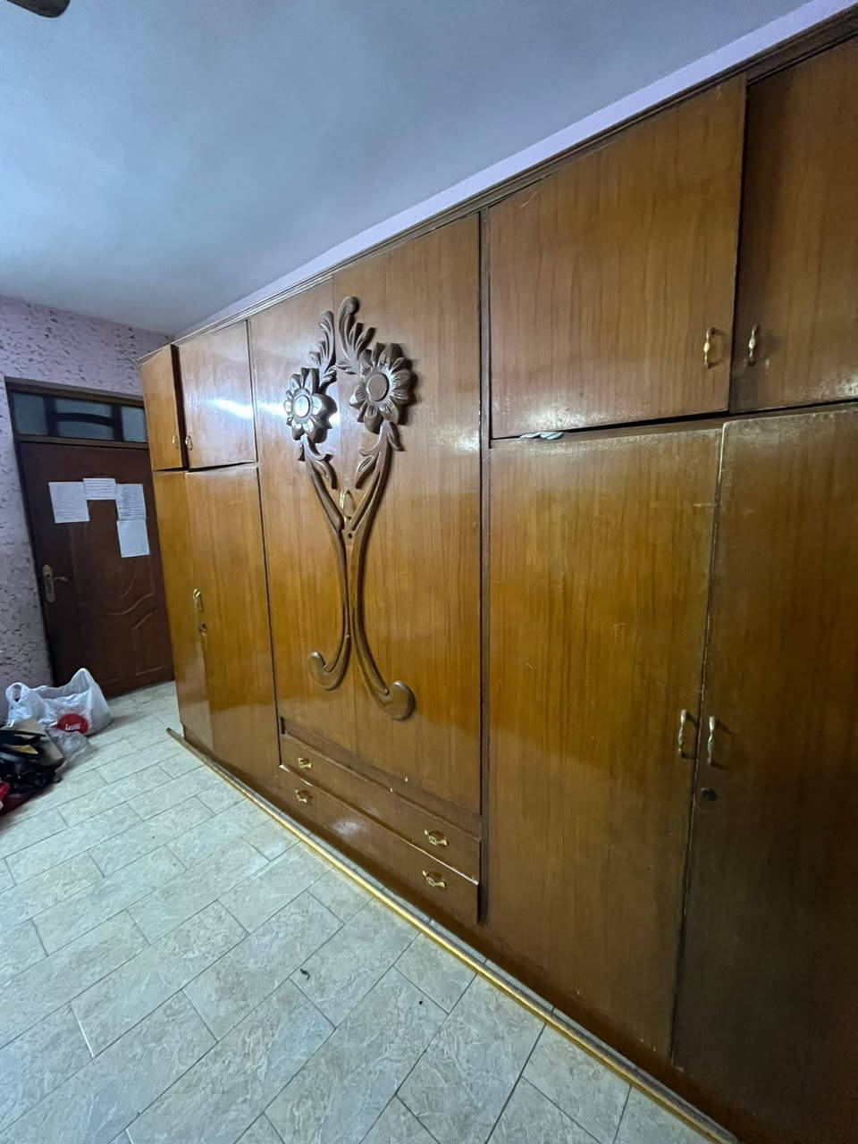 غرفة نوم للبيع السعر 300قفل للتواصل واتساب ***********
