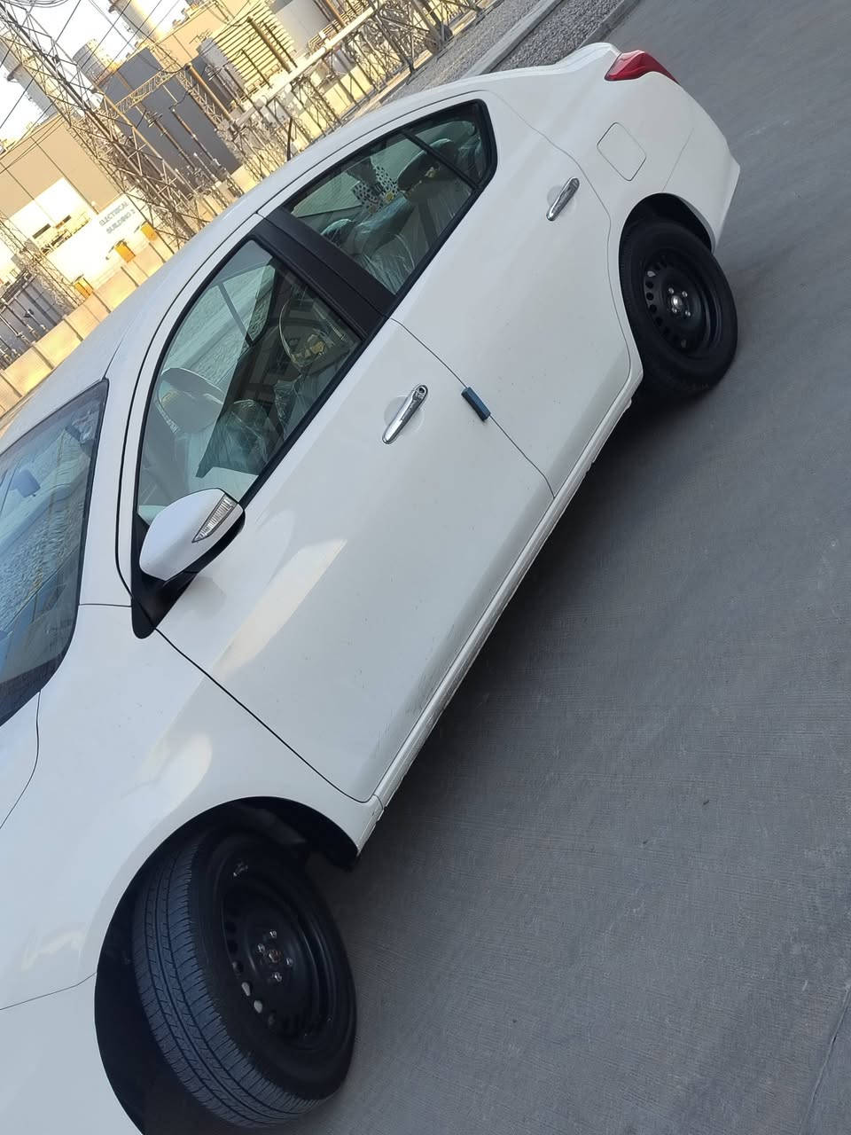 السلام عليكم نيسان صني موديل 2025ماشيه ماشيه30 مكفوله كفاله عامه من كلشي السعر ١٢٥ وبيه مجال وكلشي اكو بل سوك مكان سياره مجمع بسمايه السكني رقم الهاتف ***********
