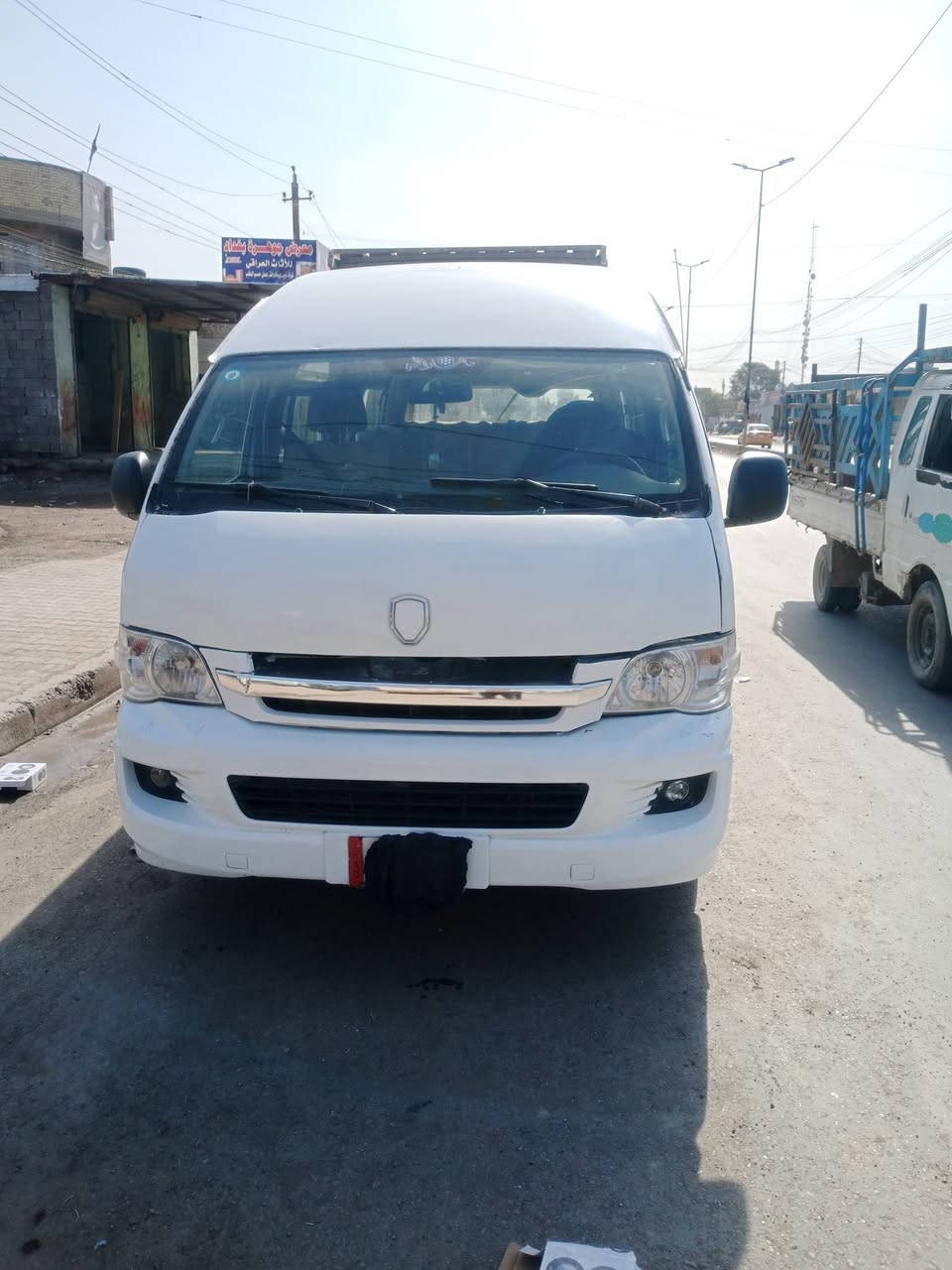 السلام عليكم .جنبي H2   للبيع مديل 2014
مكينه جمره 3Rz ياباني مكفوله. كير أكسل هايسه ياباني  مكفول مصفره تحويل مباشر.
خطها شارع فلسطين   بغداد الجديده ويل هايسه 
منظومه بريك هايسه ياباني 
معمره دواير بيها صيغ وره قبق البانزين 
البنيد بيه دحجه 
غرفتها عوزها فرشه
سدرها جديد 
سيبايه 
تخم تاير نضيف 
سعر 98 وبيها مجال 
العنوان المعامل الباويه 
رقم التليفون ***********
ملاحظة للبيع فقط
