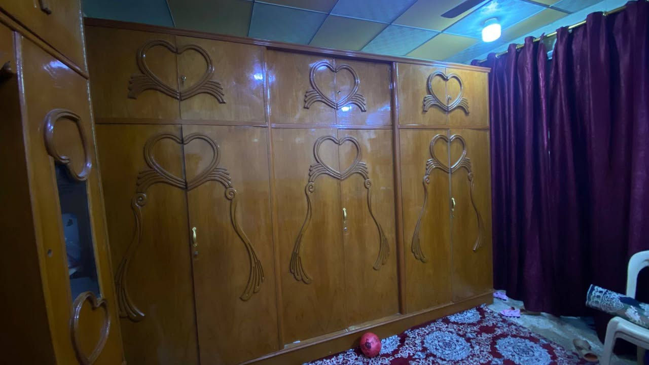 السلام عليكم عندي هاي غرفة تسكام صاج طابقين وجربايه طفل كلهن ب900 وبيه مجال الشراي هذا رقمي ***********
