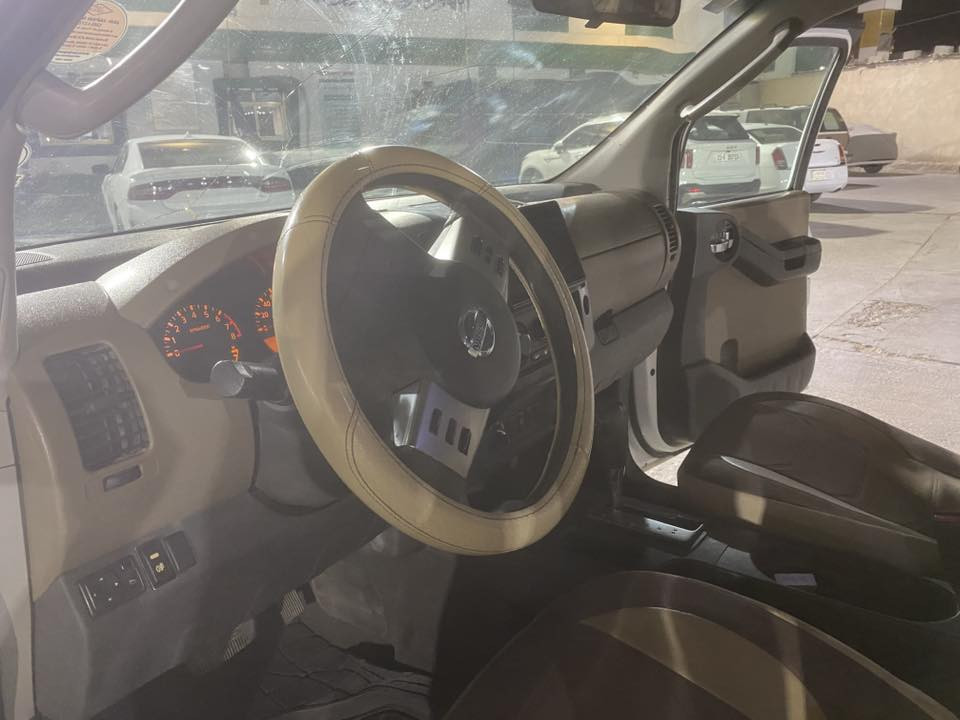 نيسان اكستيرا لون ابيض 
مكينة 6 سلندر  4000 . دفع رباعي فور ويل : 4x4 رقم بصرة انكليزي مكانها بصرة . 
السيارة نظيفة وشكل مرتب بيها تنقيص ماء الدبة احتمال تحتاج تبديل كازكيت (مخصوم من السعر ) بعد الاتفاق للاستفسار الاتصال على الرقم التالي : *********** 
ما متواجد على النت .
