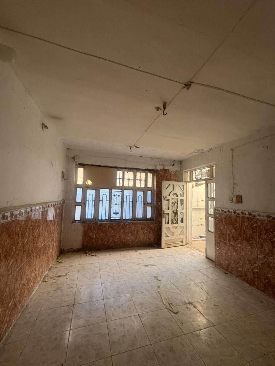 بيت 🏠  الإيجار المشروع شارع عكد الذهب  متكون من استقبال وهول ومطبخ وغرفت نوم وصحيات بره وجوه وصطح 
 ومي وكهرباء علينه اي استفسار ***********
