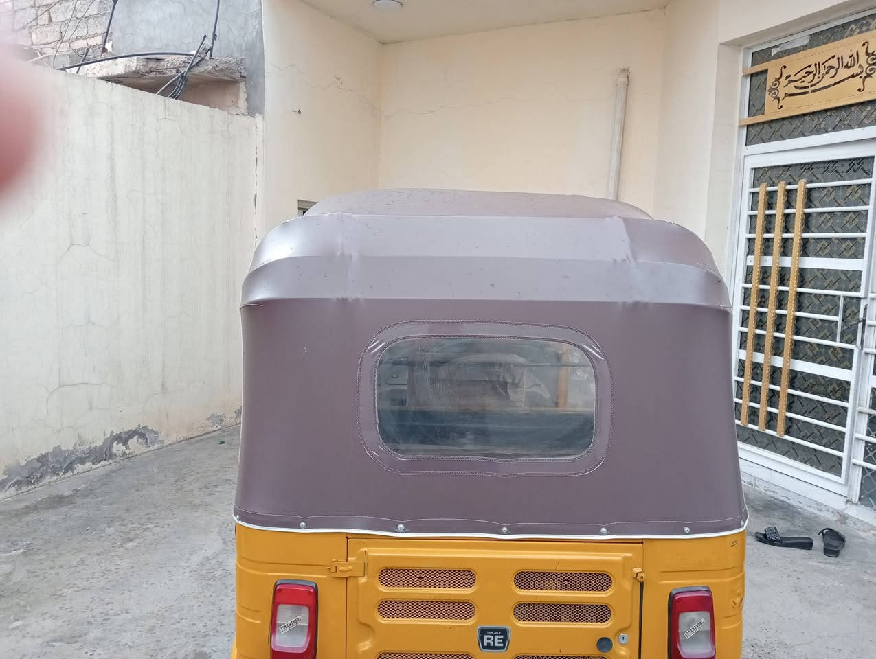 السلام عليكم تكتك للبيع موديل 20 كفاله مكينه وكير واكسل وكشر الاتصال على الرقم ***********
