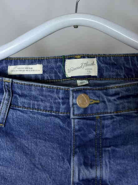 بنطرون   (قالب هاف )سوبر كريم 
القياس  40
النظافه 💯/💯  

يوجد توصيل 🚚 (بغداد -محافظات )
☎️رقم الهاتف :***********

للحجز -دايركت
