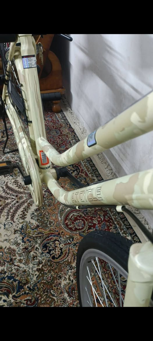 السلام عليكم 
بايسكل بناتي للبيع حجم 26 موديل 2025 لون عسكري مكفول كفاله عامه من جبته لحد الان اي عطل مابي بايسكل اصلي 
مكاني بغداد الدوره
السعر 120 وبي مجال 
***********
