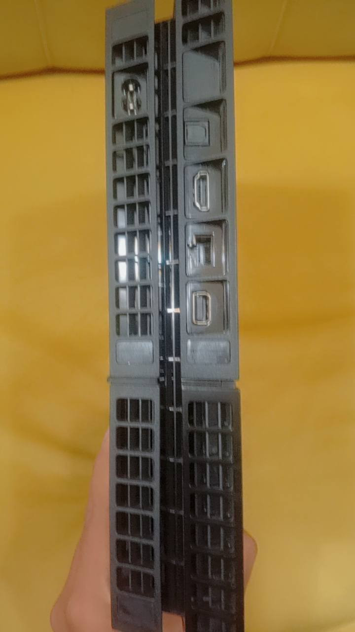 بلي4 نضيف جدا صارلي 10ايام من شتريته كارتونه موجوده كلش نضيف حته لوصل بعده ملزوك عل بلي 
كدامكم العاب لي بي موجود كدامكم نضام البلي مهكر قرص 
عنوني بغداد سبع البور يوجد توصيل بغداد فقط 
السعر مع الهارد الخارجي 250 
بدون هارد خارجي 225 قفل
*********** وتساب
