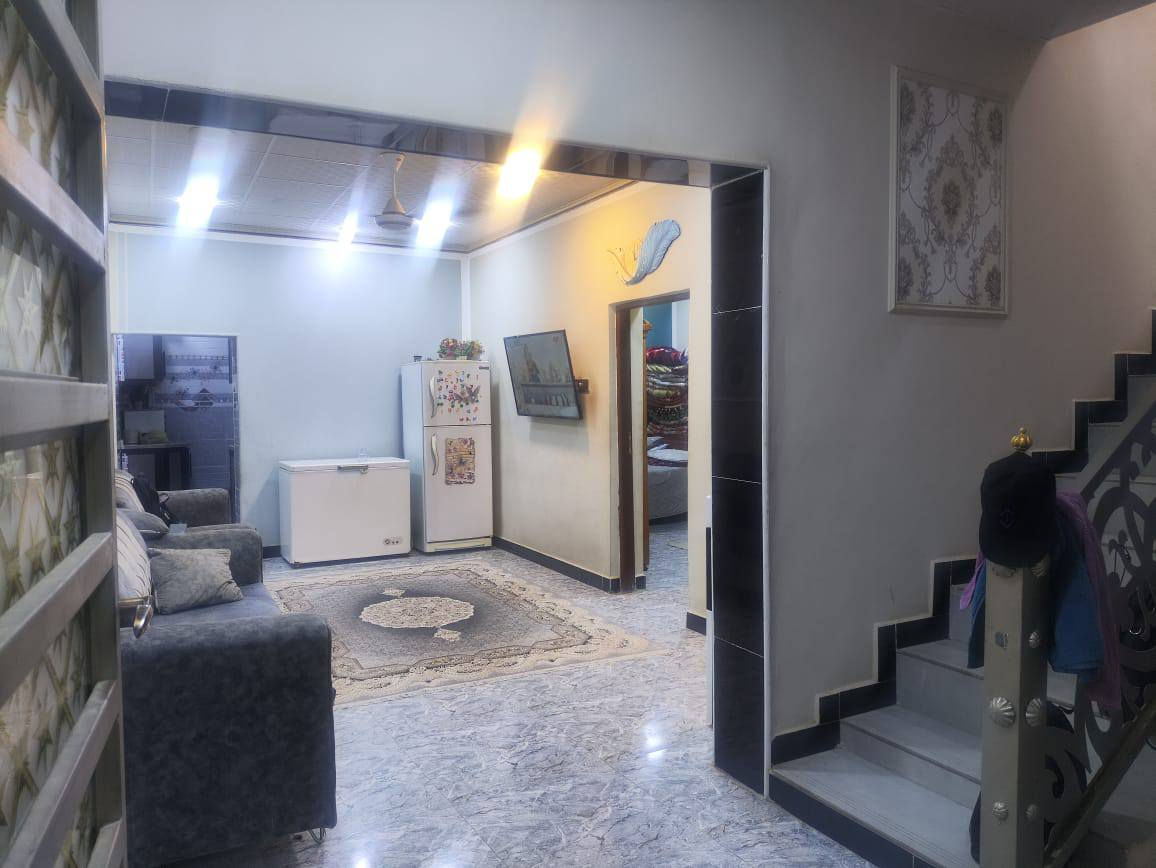 البيت خلفي مساحة 120 يحتوي علئ طابقين طابق الأرضي يحتوي علئ استقبال وصاله وغرفه نوم ومطبخ وحمام ومرافق داخلي وخارجي طابق الثاني يحتوي علئ صاله وغرفه نوم  / عنوان  قرب  مسقف صلاة الجمعه /تفاصيل اتصال بالرقم***********
البيت ماخوذ على مبادره يبع تحويل الكفيل
