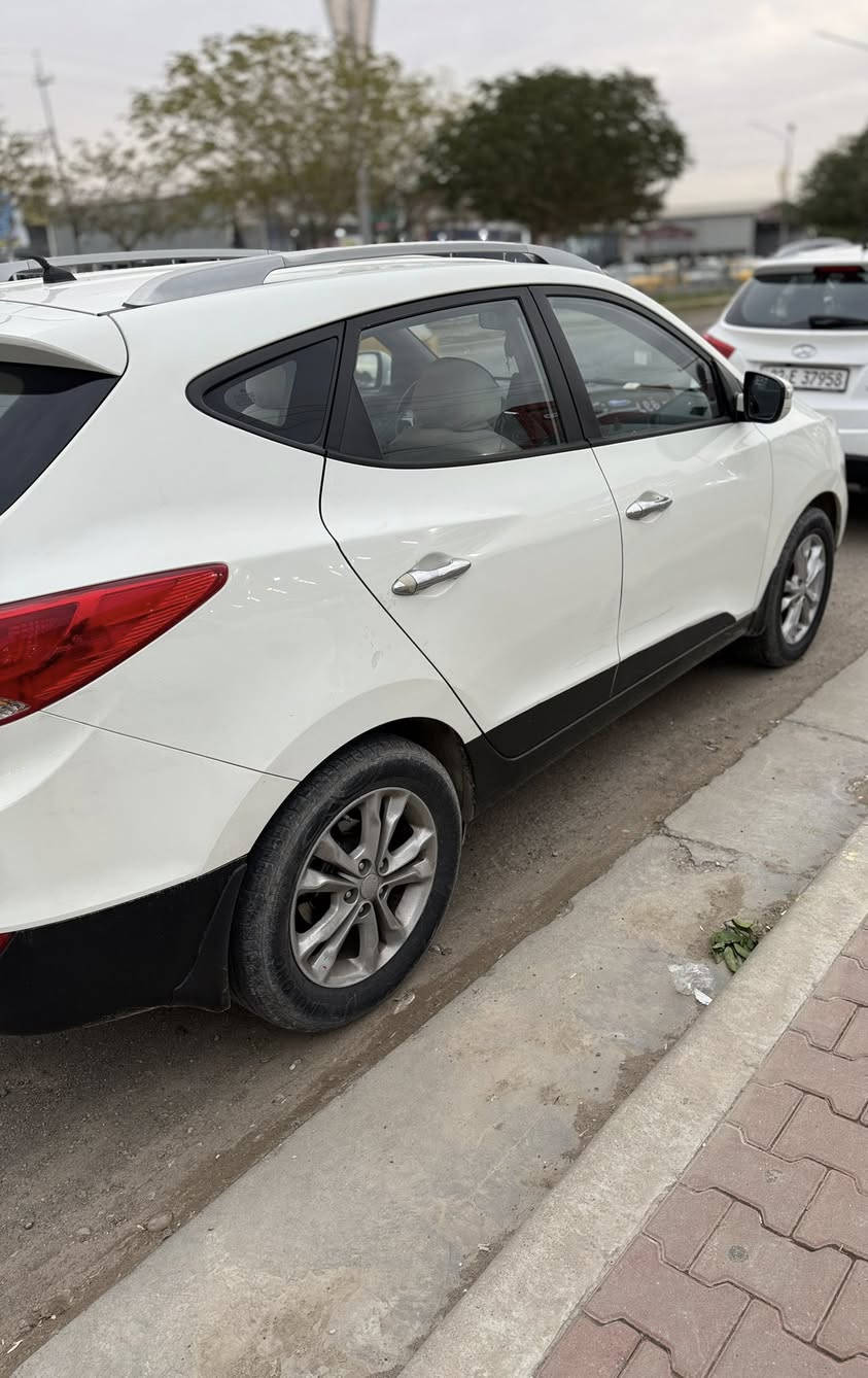 توكسان 2010/مكفوله بس جوه رقم الخلفي صبغ شبرين كير محرك مكفول من فتح ومن صرف السياره بأسمي ودفتر بانزين /السياره ماشيه 182الف هزه وسنويه جديده//السعر 136//***********//كركوك
