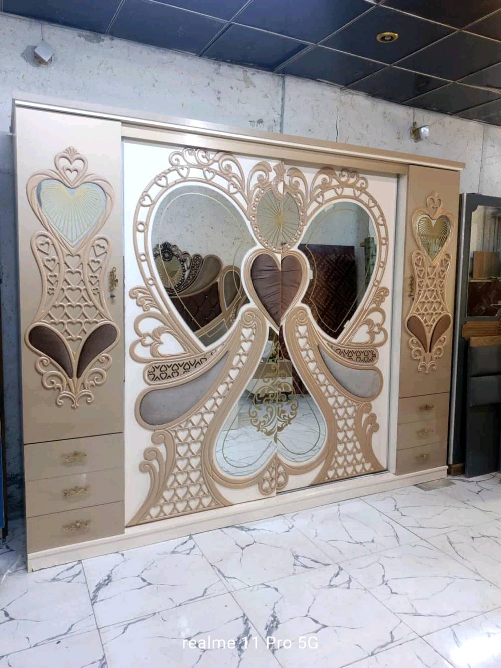 غرفه تركيه فول نضافه كنتور ضخم 3 متر سلايت 700 فقط واصل نقل وشد