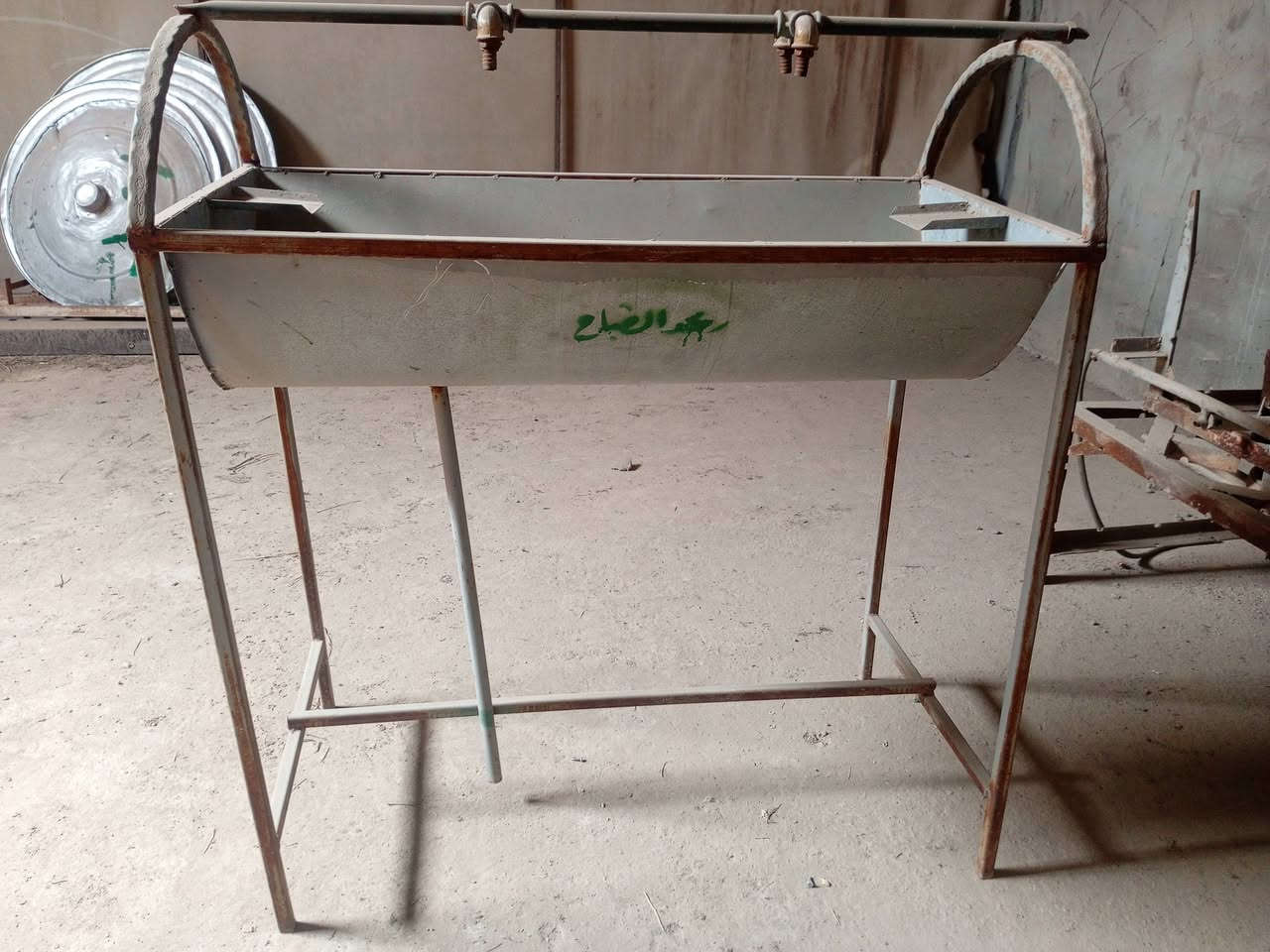 من رخصة الأدمن اخوان مكلف بالنشر جادر جمالي طوله 16 متر وعرضه 4 متر كامل مع القماش وكراسي الناصر مستعمله عدد 200 وطباخات عين وحده عدد 8 ومغاسل عدد 6 العنوان فلوجه قرب مطعم حجي حسين ***********
