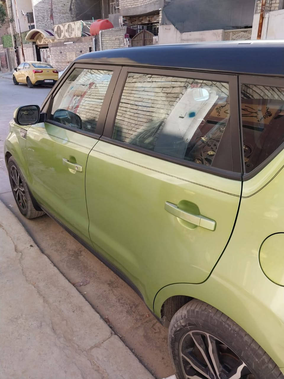 السلام عليكم كية صول موديل 14وارد امريكي حادث بس بنيد صبغ بدون اي دواخل شاصي لغد  كفالة السياره بغداد الدولي الجديد بسمي مكان السياره بغداد حي اور السعر 98وبيهة مجال قليل والاستفسار ***********
