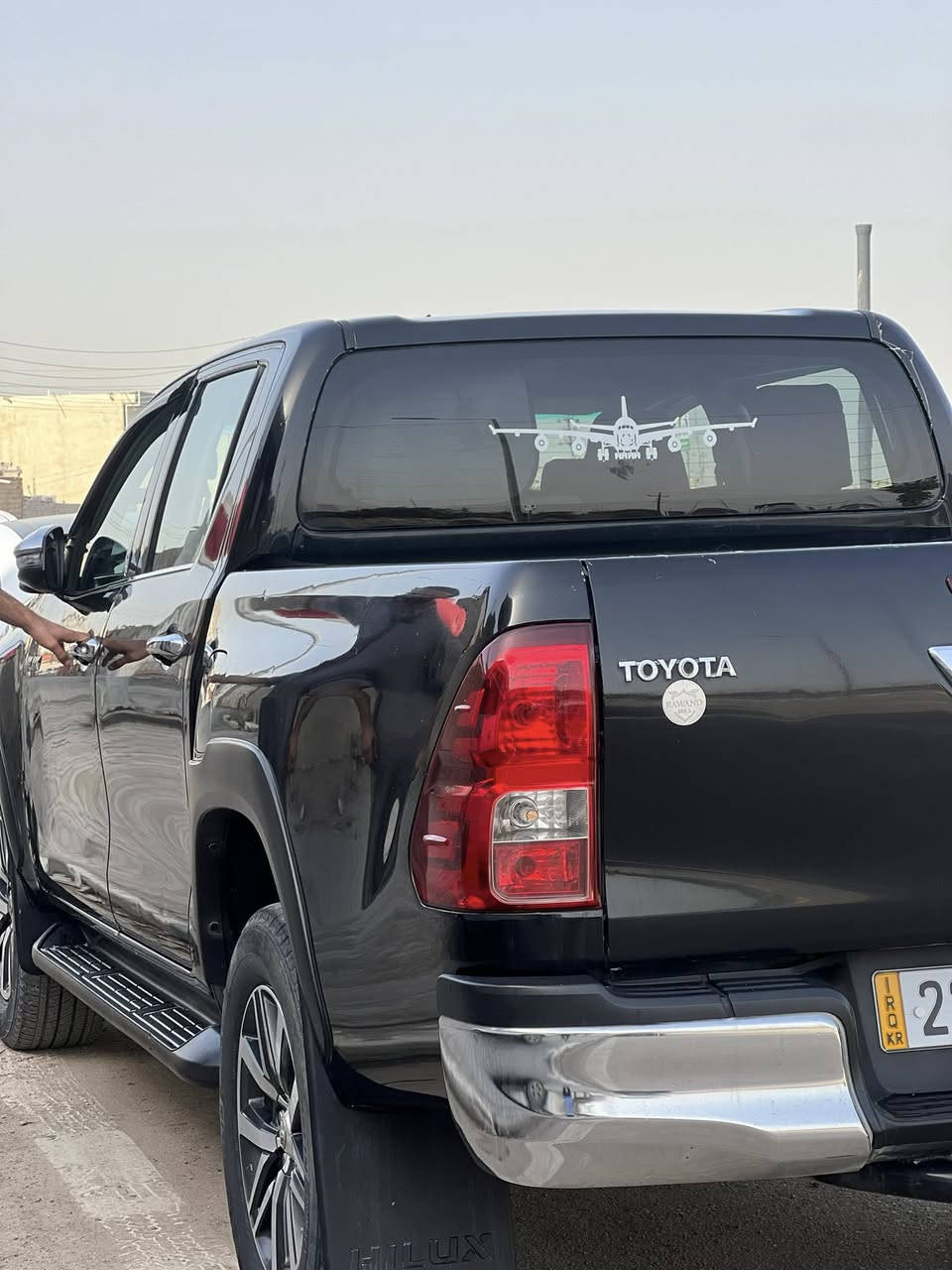 سلام عليكم بيكم دبلو عالي فول مواصفات مديل 2018بيها ضربه فقط في باب السايق الباقي مكفول كير محرك  فقط محركها مجفت  !!!كير اوتو تماتيك سياره جاهزه مناقصها أي شي سنويه جديده رقم أربيل سياره مغلقه كامله نانو السعر 250وبيها مجال مكاني البصرة رقم الهاتف ***********
