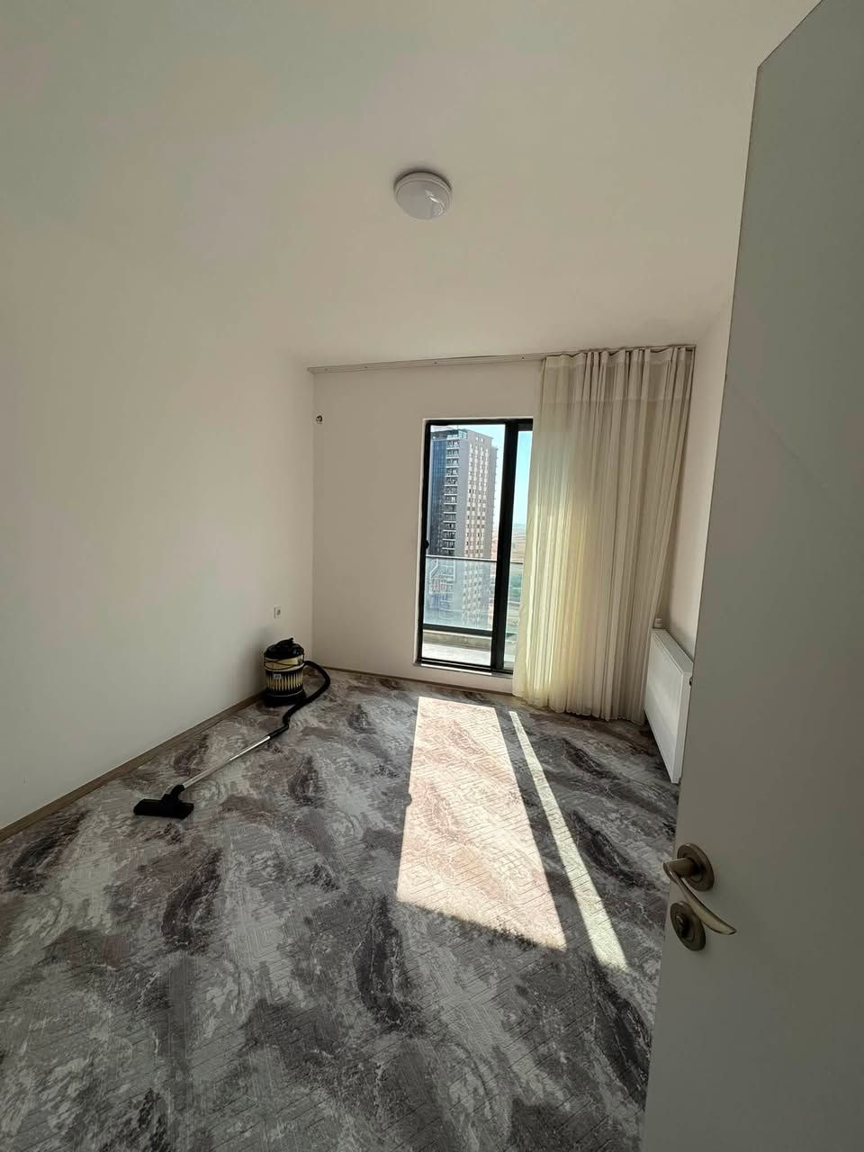 شقة للبيع مع نصف الأثاث

📍 الموقع: مشروع فرنسية 2
🏢 العمارة: 2
🏠 الطابق: 14
🌳 الإطلالة: واجهة على الحديقة
📐 نوع الشقة: B

الشقة معروضة للبيع مع نصف الأثاث، وهي جاهزة للسكن وفي موقع مميز بإطلالة جميلة.

للاستفسار والتواصل:
📞 ***********
📞 ***********
