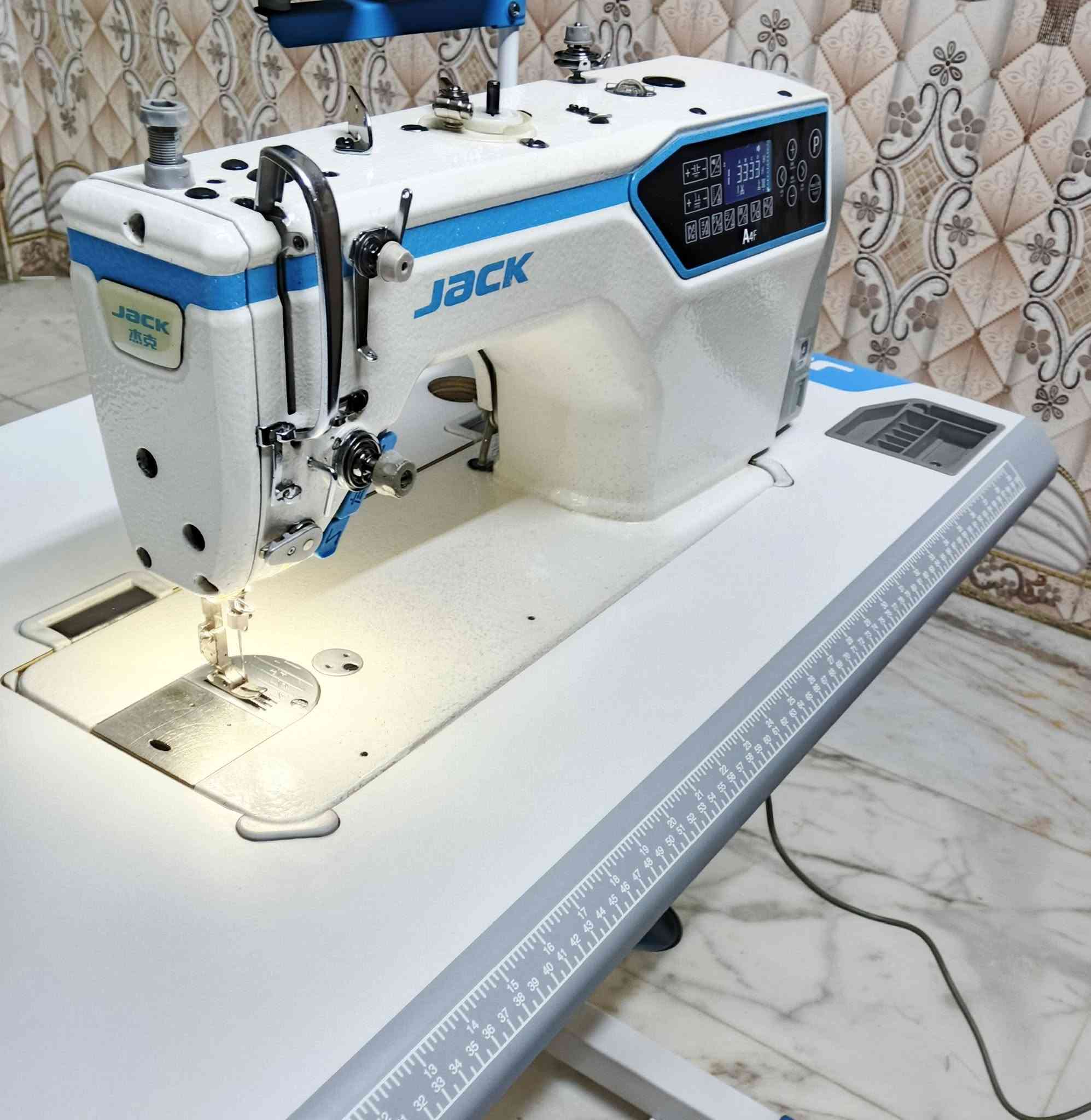 ماكنة خياطه جاك لاصلي فول اوتماتيك كاتم رفع بايه وقطع خيط اوتماتيك وبعد اوبشنات بيه تشتغل جميع انواع لاقمشه سعره 550 رقم هاتف ***********
