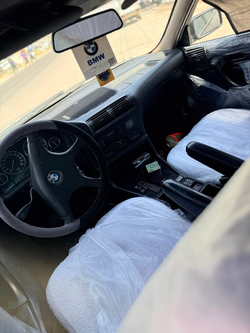 BMW 
موديل 90 كير محرك شرط رقم سليمانيه الجديد شرط التحويل بطاقة بانزين بي سياره جاهزه ربع ماتصرف عليها تايرات تبريد ثلج السياره صبغ عام بدون حادث بس يحتاجله بوليش محرك 525 مسكر للاستفسار اكثر *********** السعر 68 وبي مجال بسيط حگ الجيه كركوك, العراق

