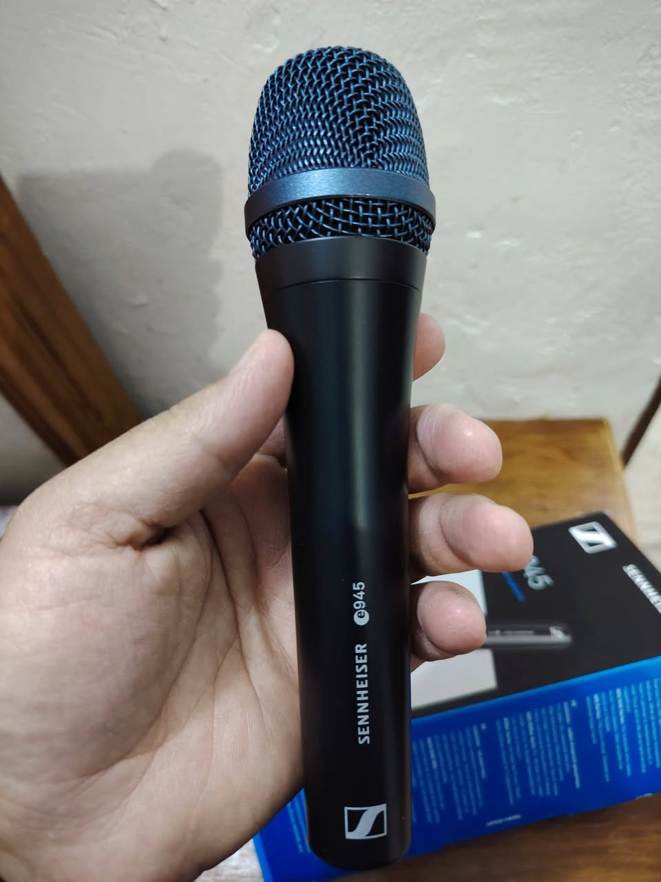 ​🎙️ للبيع: مايك Sennheiser e 945
✨ الحالة: نظافة 100%
💵 السعر: 200 ألف
💬 للاستفسار: مراسلة واتساب ***********
