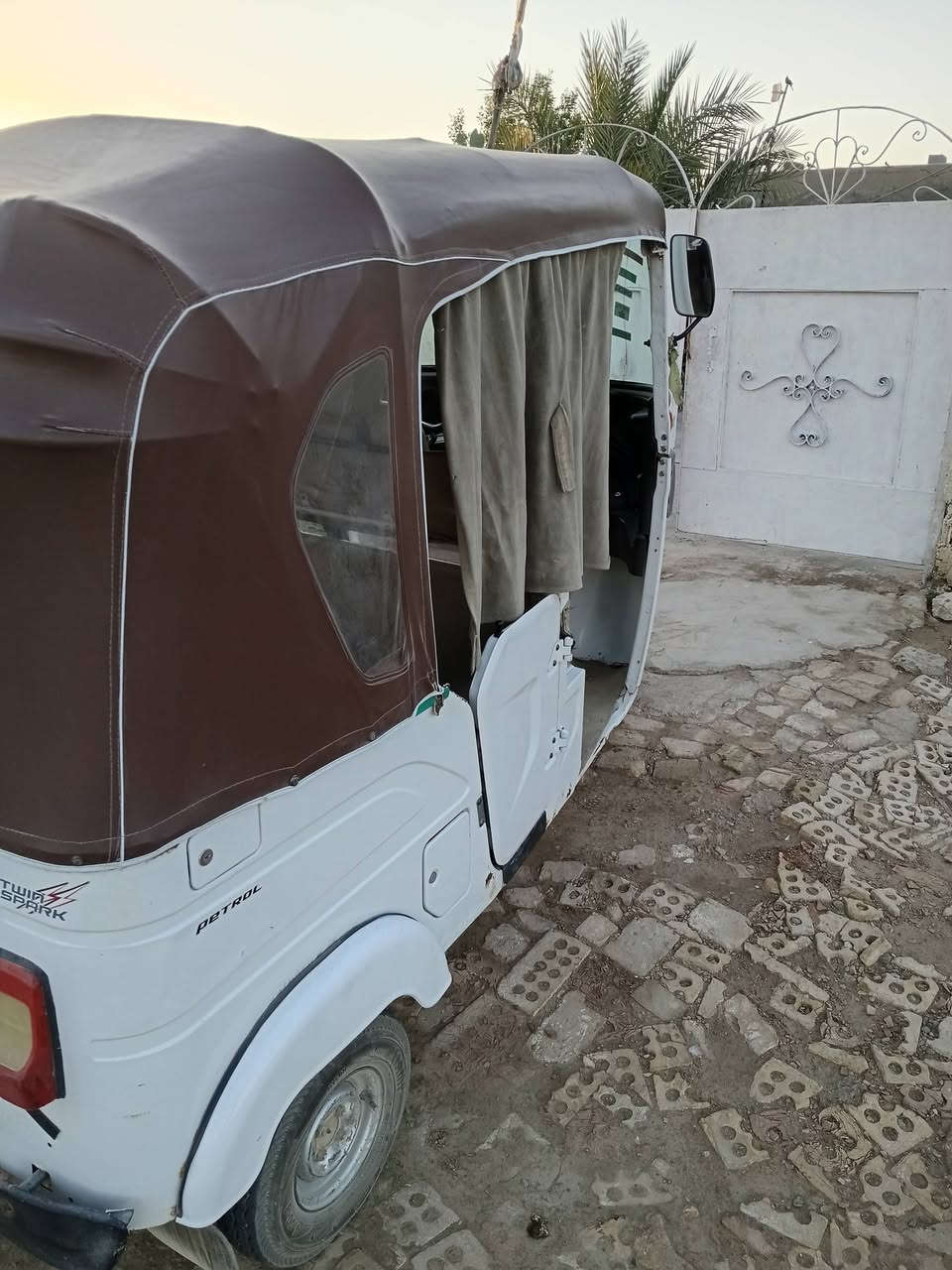 سلام عليكم تكتك للبيع 22 مكفوله كفاله عامه العنوان بغداد المعامل ***********
