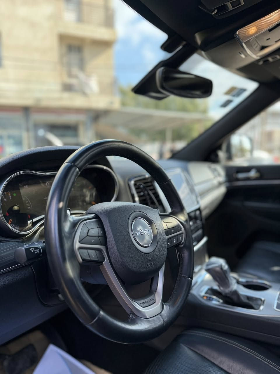 سلام عليكم للبيع 
 جيب خليجي ثمانينية 
 السيارة ماشية 51ألف (كيلو)
موديل 2021
V6 3.6L محرك
* المواصفات :
80th Anniversary نسخة ال *
* رادار امامي مع مانع تصادم .
* اصطفاف ألي ( اوتوپارك ) .
* تحذير الخروج عن المسار .
* نقطة عمياء .
* دفع رباعي 4x4 .
* فرش المقاعد من الجلد .
* المقاعد الأمامية تبريد .
* صفي المقاعد الأمامية كهربائية .
* ذاكرة لحفظ وضعيات الجلوس .
* المقاعد الأمامية مع تدفئة .
* المقاعد الخلفية مع تدفئة .
* ويل قياس 20 انج .
* مقود السائق كهربائي .
* تدفئة ستيرن .
* سقف بانوراما .
* شاشه كبيرة 8.4 انج .
* نظام الخرائط (GPS) .
* نظام خاص للطرق الوعرة .
* المصابيح الأمامية زنون .
* المصابيح الأمامية مع LED لايت .
* كشافات الضباب زنون .
* تشغيل عن بعد .
* صندوق كهربائي .
* حساسات أمامية .
* حساسات خلفية .
* كاميرا خلفية .
للاتصال : ‭٠٧٧٥ ٣٥٥ ٨٨١٢‬
