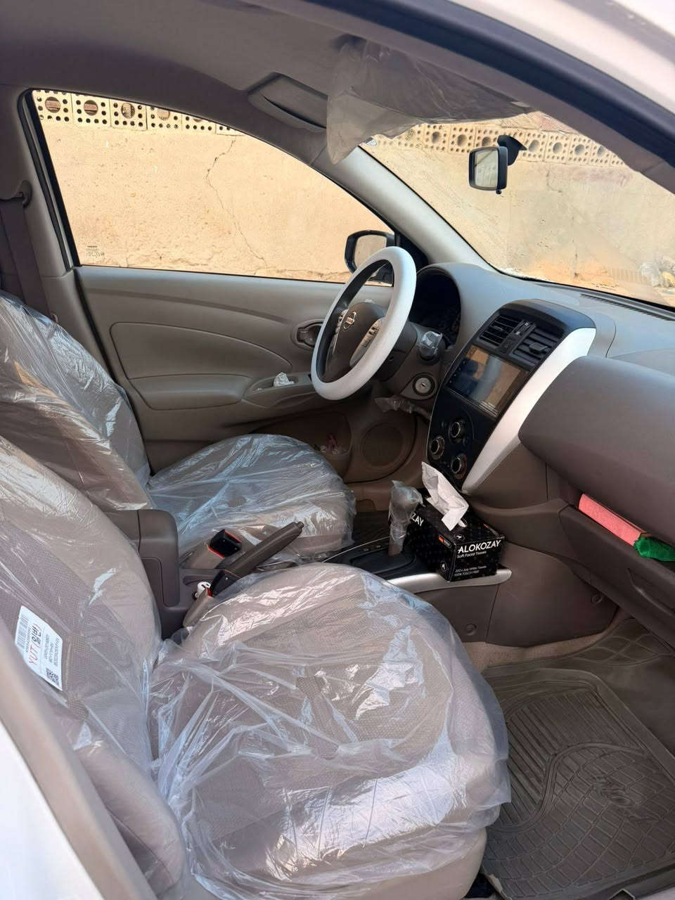 نيسان صني للبيع موديل 25 ماشي 20 بيها ضربه بالبريد وبالباب على قد شبر والباقي كفاله السعر 123 الاستفسار على هذا الرقم***********
