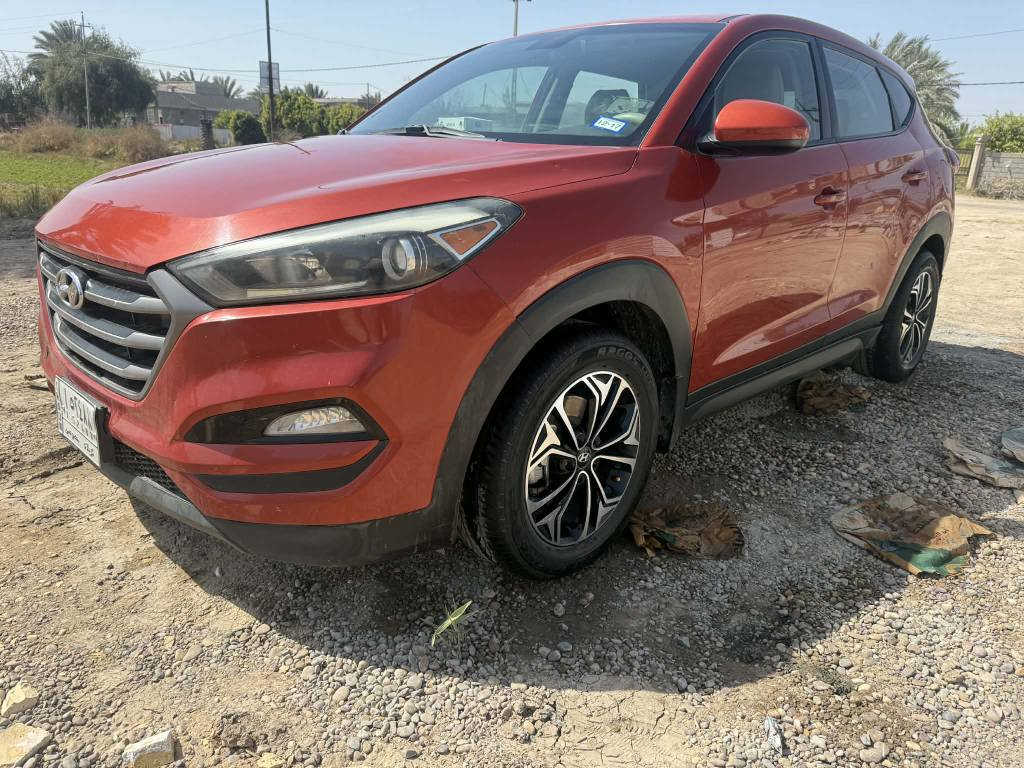 توسان امريكي محرك 2000حادثه جاملغ خلفي وباب صفحه السابق ماشيه ٦٠ الف سياره نظيفه جدا ماعايزه برغي موديل ١٦ كير محرك حداديه تبريد تخم تأثير سعره ١٣٣ للاستفسار *********** بيه وات ساب موجوده حله حلة, بابل
