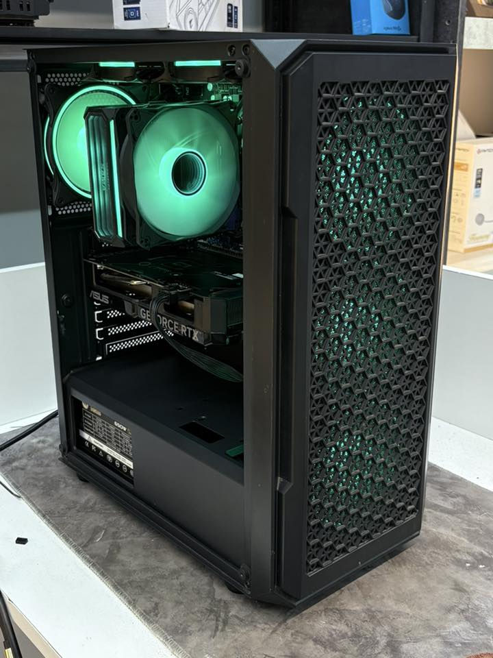 كل عام وانتوا بألف خير حبايب❤️
تجميعة للبيع
Ryzen 5 5500 
B450-a Pro msi 
Rtx 4060 8GB Asus prime نظافة 100% غير مفتوح 
Ram 16GB XPG RGB
Ssd nvme 512GB Kingspec health 100% -سرعة 800
Cpu cooler sama air
Case with 6fan
Power supply Mass 650W 
اغلب القطع استخدام اقل الشهر 
الكيس مستخدم الفانات مال كيس 6 كلهن جدد 
النظافة 100% بصورة عامة 
الحرارة متتجاوز ال58 كارت ومعالج
ضمان سنة 
وتوصيل موجود 
مكاني كربلاء
رقمي ***********
او راسلوني وتساب او ماسنجر وبالخدمة
