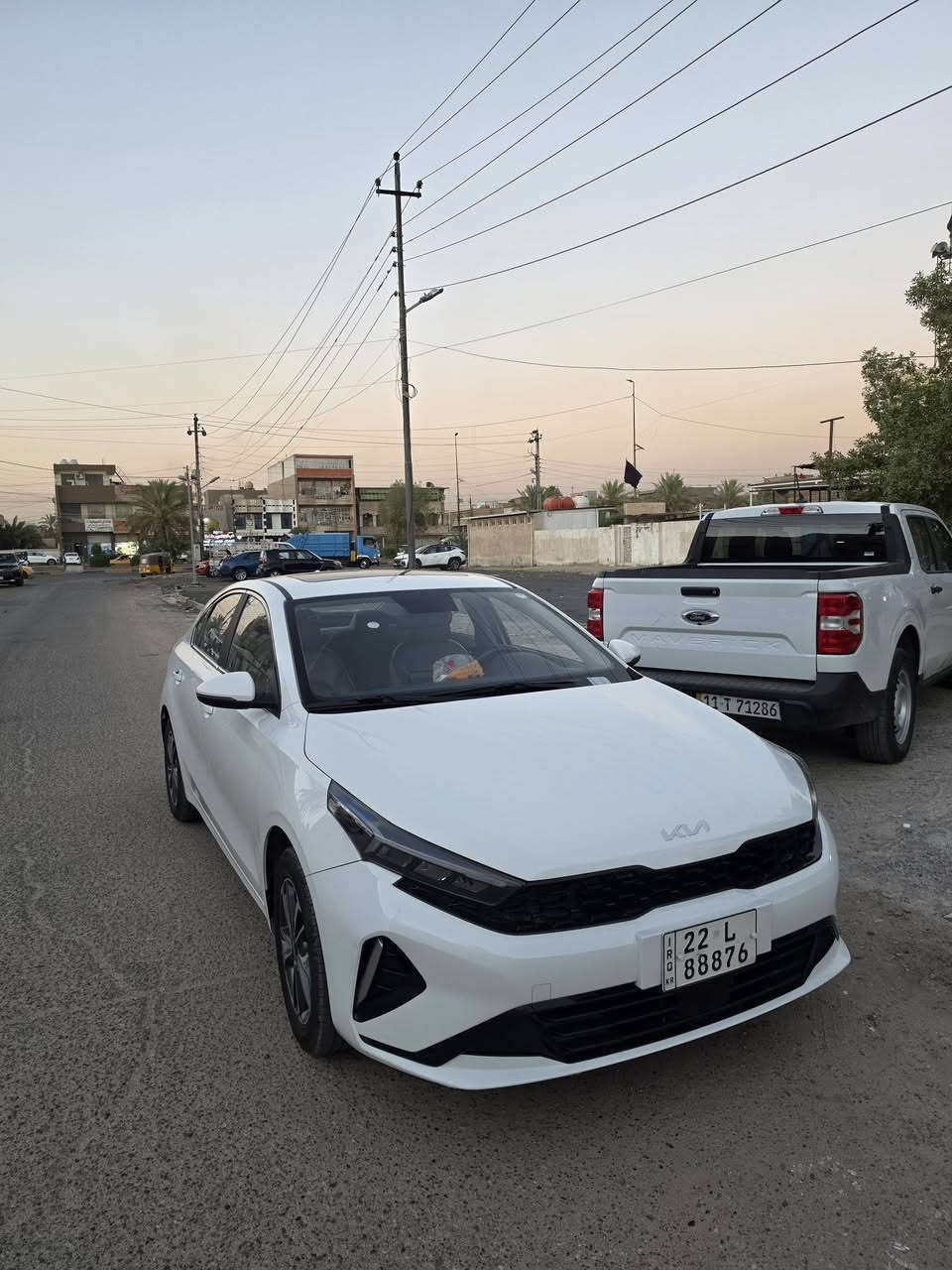 سلام عليكم
للبيع كي3 خليجيه موديل 2022 مكفوله من صبغ 
بيه ملاحضه بين البابتين اليمنه موضح بالصوره 
فول مواصفات 1\1
ماشيه 78 الف  
السعر 127 وبيها مجال قليل 
*********** عنوان بغداد الشعب
