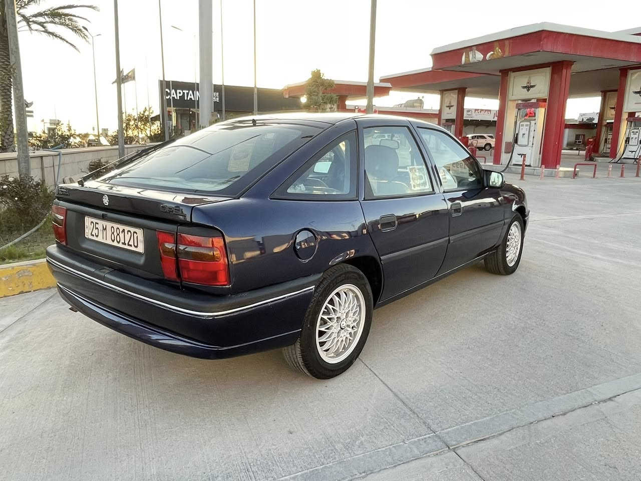 للبيع أوبل فكتره موديل(1995)محرك(18)كير عادي جام كهرباء 
قفل مركزي كونترول داخلي صفر دبل ايرباك صدر أمامي خلفي كله بشرط  لون نيلي صبغ عام  جماليه بدون ضربه رقم كركوك
دولي سنويه  جديد بسمي (2031) مشروع  وطني شرط تحويل 
وكالة سعر(45)بي مجال مكان سيارة كركوك رحيماوه رقم☎️
موبايل(***********)(***********)
