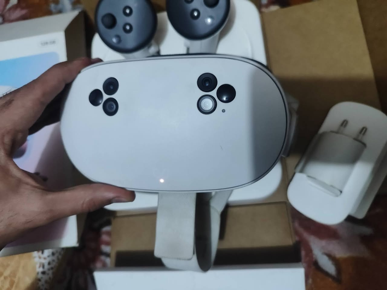 Quest 3s
جديده مستخدمه قليل كلشش  +كيبل نقل بيانات حاسبة اصلي 5 متر هذا وحدة ماخذة ب 30 الف + ستراب شحن
تاخذها تدعيلي جديد فعلاً جديد اطيك ضمان شكد متريد يعني مستخدمه سبوع هيج 
وهاي كدامك  نضافه 

سعر 365 
مكان بغداد مدينة الصدر


**إذا كنت صاحب هذا الإعلان وتريد حذفه لأي سبب، رجاءا أرسل رسالة إلى الدعم الفني**