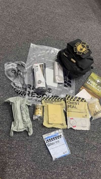 حقيبة إسعاف اوليه اصليه ماركه بسعر مناسب للحجز  07833546041 او الرد ع ...