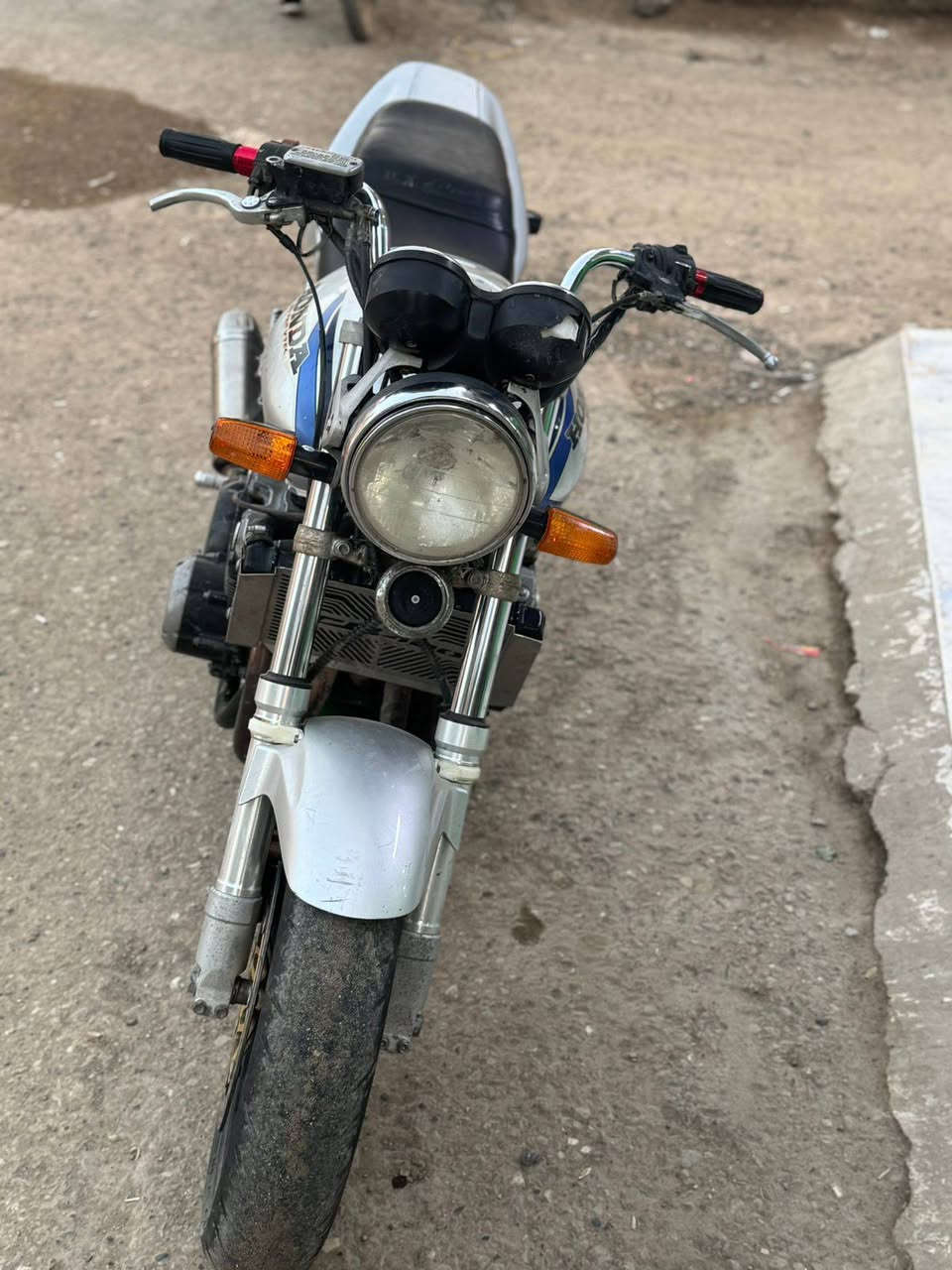 سلام عليكم
للبيع سيبي فور 400cc هايبر 16 ولف فول مكفولة من كلشي كير مكينة ضفيرة دهن جديد تايرات جدد لايت عالي ناصي اشاير دشبول كلة شغال 
مكاني ديالى جديدة الشط 
*********** شراي اتصل
