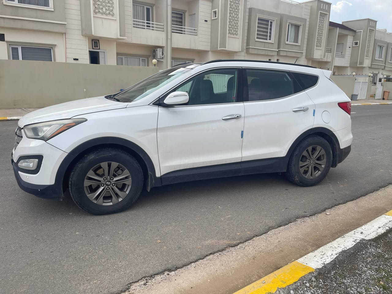 🛑 ملاحظة: كلشي مؤشر عليها بصورة نقطة بنقطة 
🛑ايرباك سائق طاگ فقط , وبونت ماشر عليها معدل تعديل بارد فقط والبقية مؤشرات رؤوس اقلام

🚗 Hyundai Santa Fe 2016 للبيع – بانوراما فول مواصفات
🔹 الموديل: 2016
🔹 النوع: سنتافي
🔹 الحالة: نظيف جداً (جاهز للاستخدام)
🔹 العداد: 207 ألف كم
✨ المواصفات:
✔️ بانوراما (فتحة سقف كاملة)
✔️ فول مواصفات
✔️ محرك 4 سلندر 
✔️ قير أوتوماتيك
✔️ شاشة + كاميرا خلفية
✔️ حساسات
✔️ تبريد وتدفئة
✔️ نظام ECO لتوفير الوقود
✔️ دفع (حسب الفئة)
✔️ 7 ركاب – سيارة عائلية مريحة
Kbb.com
🛠️ الحالة:
مكينة و قير بحالة ممتازة
لا يحتاج صرف
استخدام يومي ومرتاح
⛽ اقتصادية نسبياً بالوقود
Edmunds
📍 الموقع: (نينوى)
💰 السعر: (انطي سعر ) وقابل للتفاوض
📞 للتواصل: (اكتب سعر انا اردلك)


**إذا كنت صاحب هذا الإعلان وتريد حذفه لأي سبب، رجاءا أرسل رسالة إلى الدعم الفني**